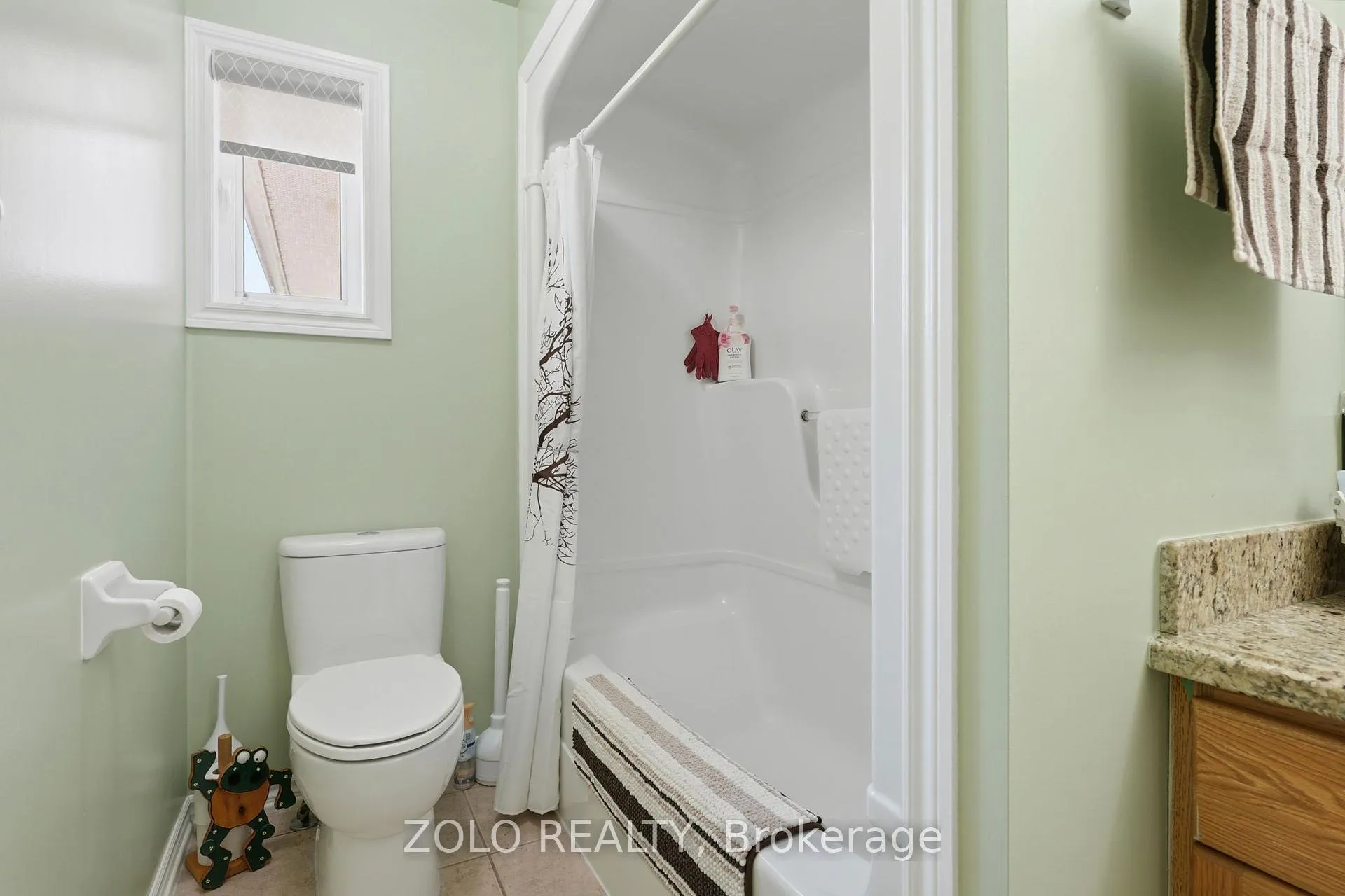 Photo 23 of 30 Sunset Beach Road, Georgina, Virginia — HOMEH