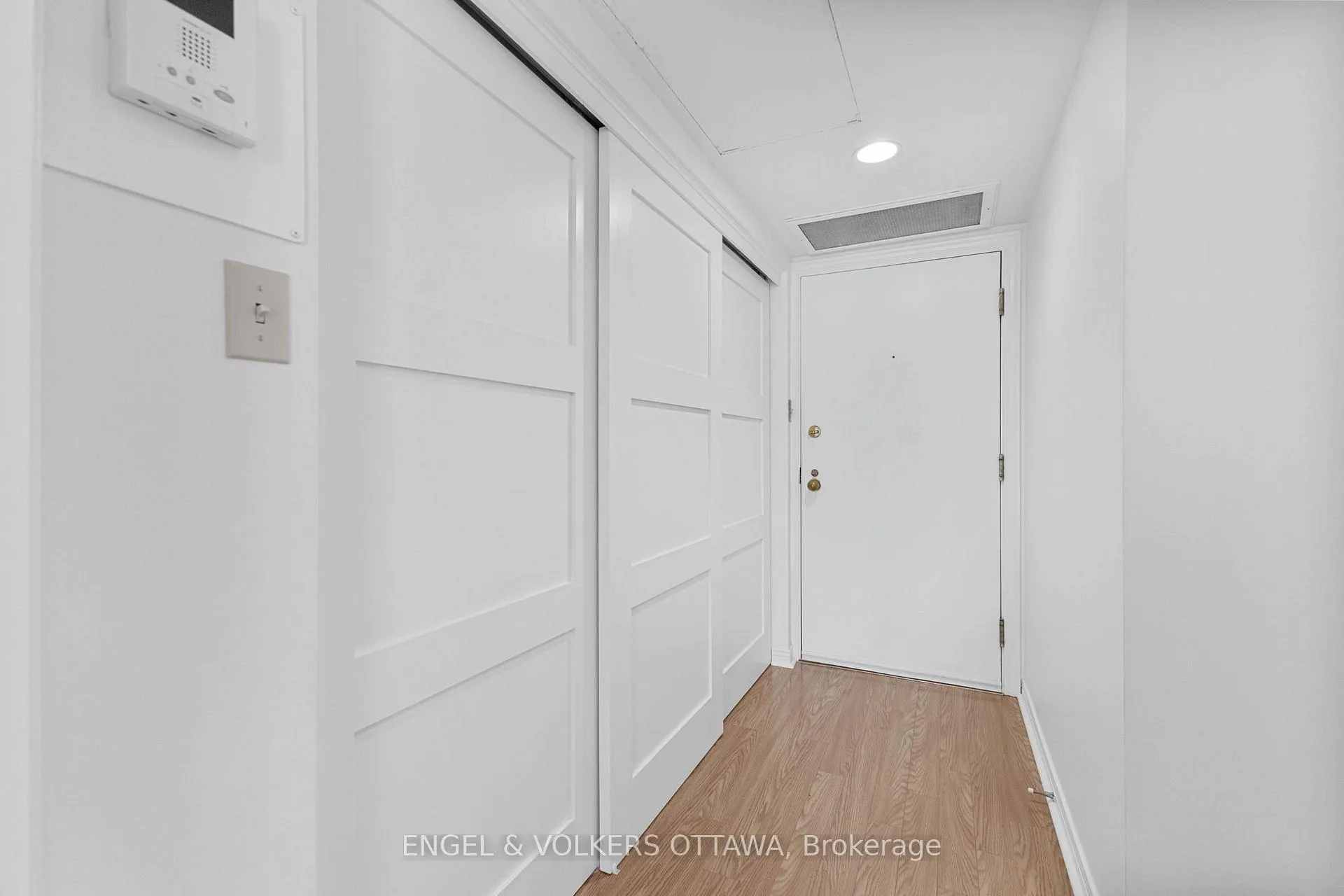 Photo 2 of Unit 206, 205 Somerset Street W, Ottawa, Ottawa Centre — HOMEH