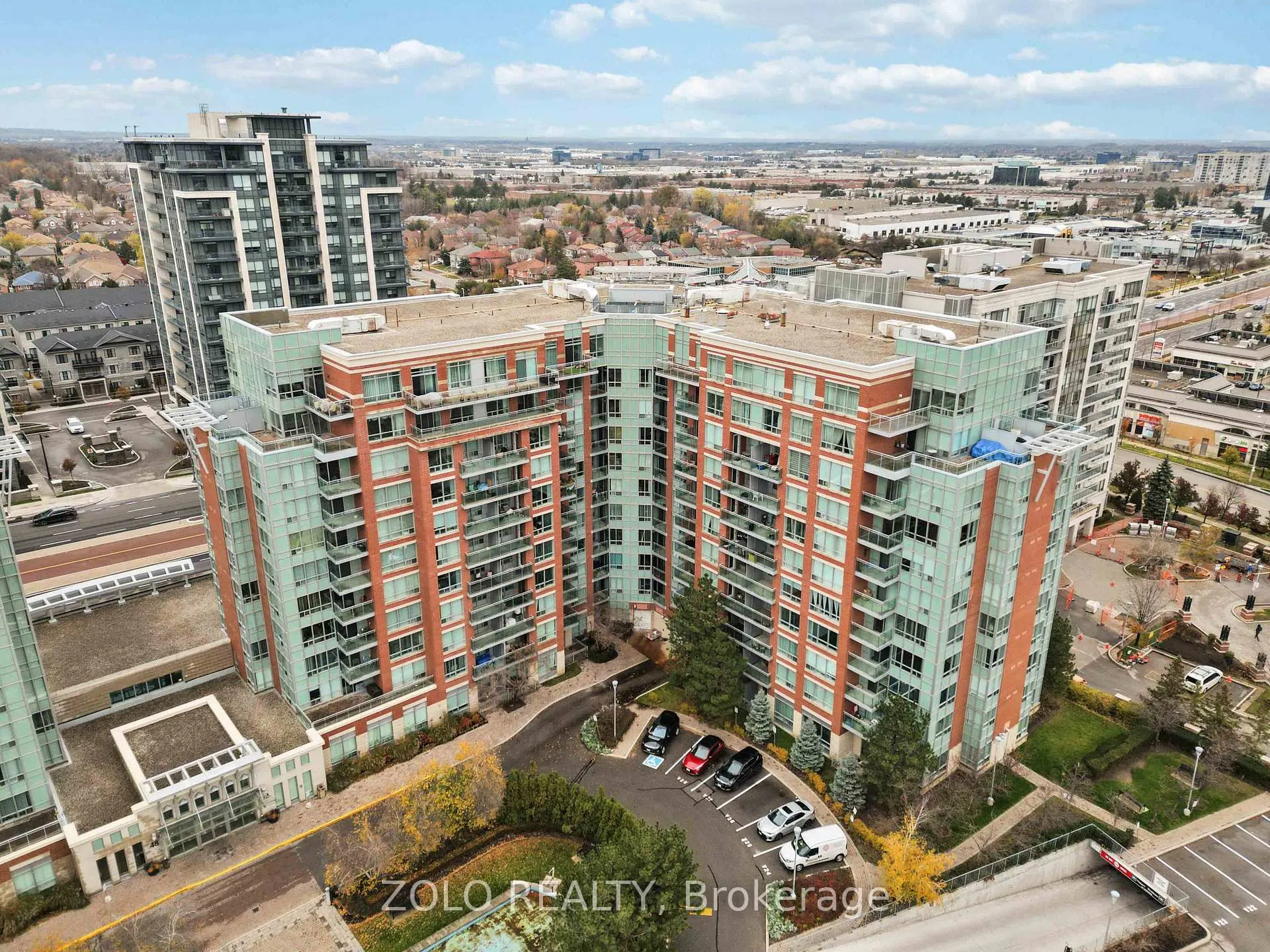 Photo 4 of Unit 105, 62 Suncrest Boulevard, Markham, Commerce Valley — HOMEH