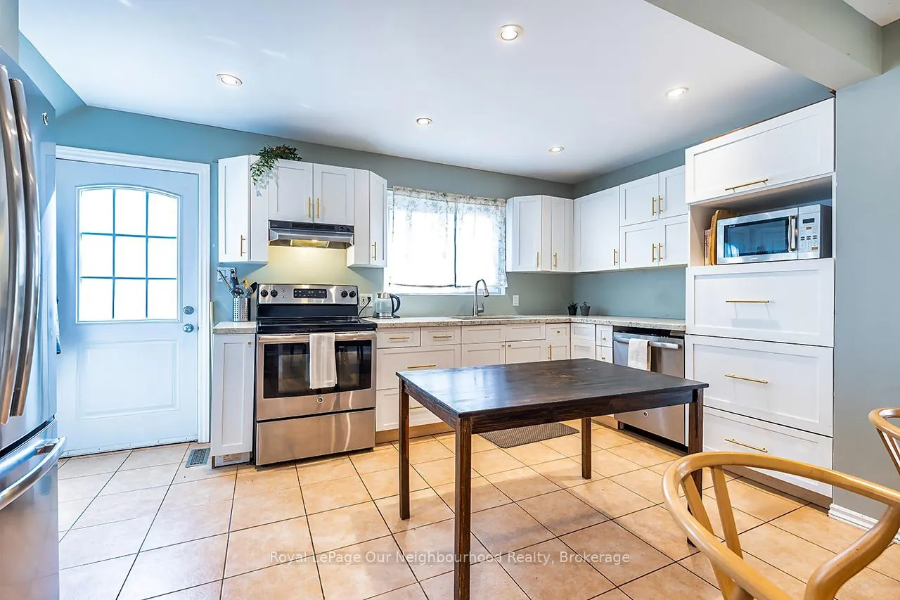 Photo 8 of 976 Southport Drive, Oshawa, Donevan — HOMEH
