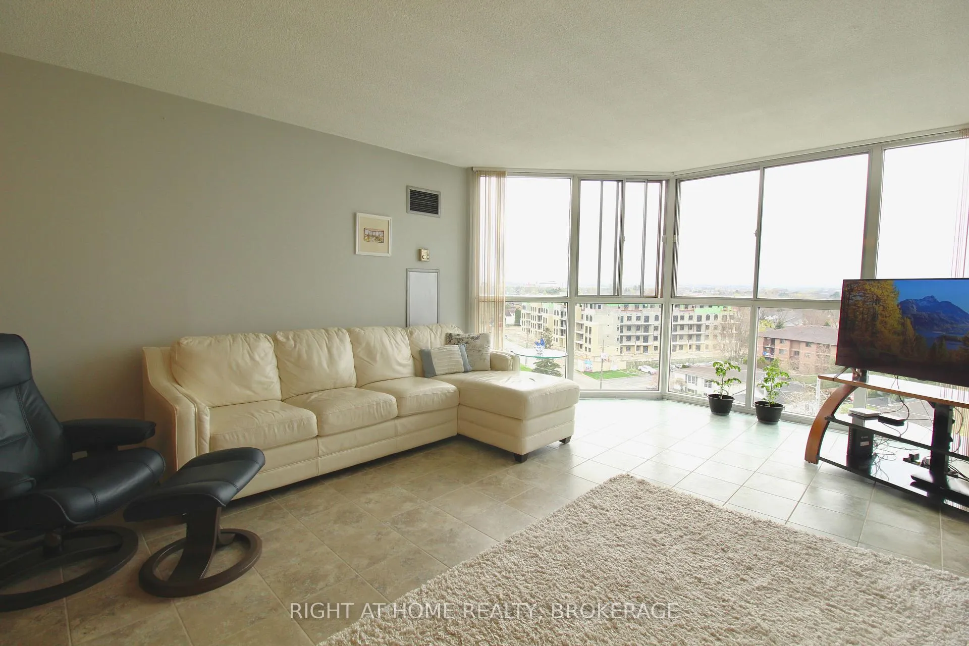 Front of Unit 801, 162 Martindale Road