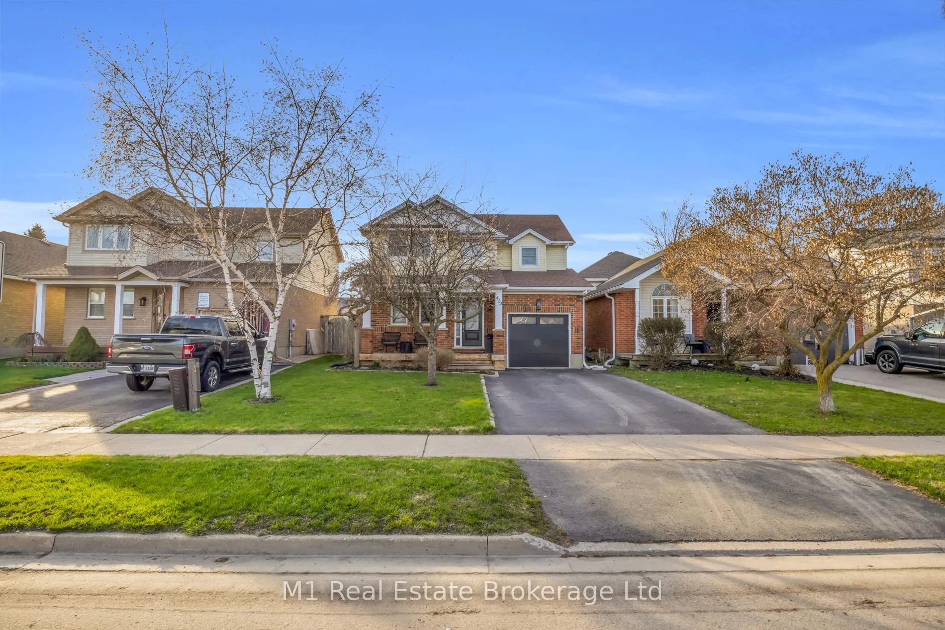 Photo 2 of 424 Millburn Boulevard, Centre Wellington, Fergus — HOMEH