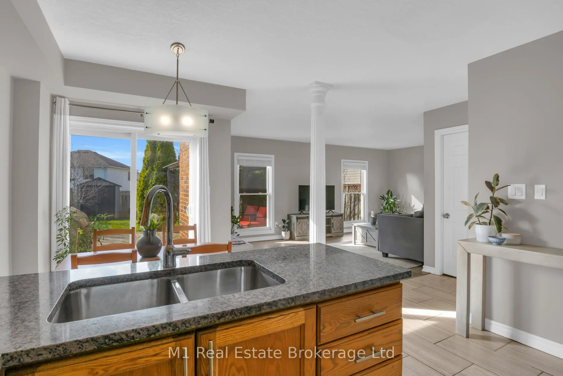 Photo 17 of 424 Millburn Boulevard, Centre Wellington, Fergus — HOMEH