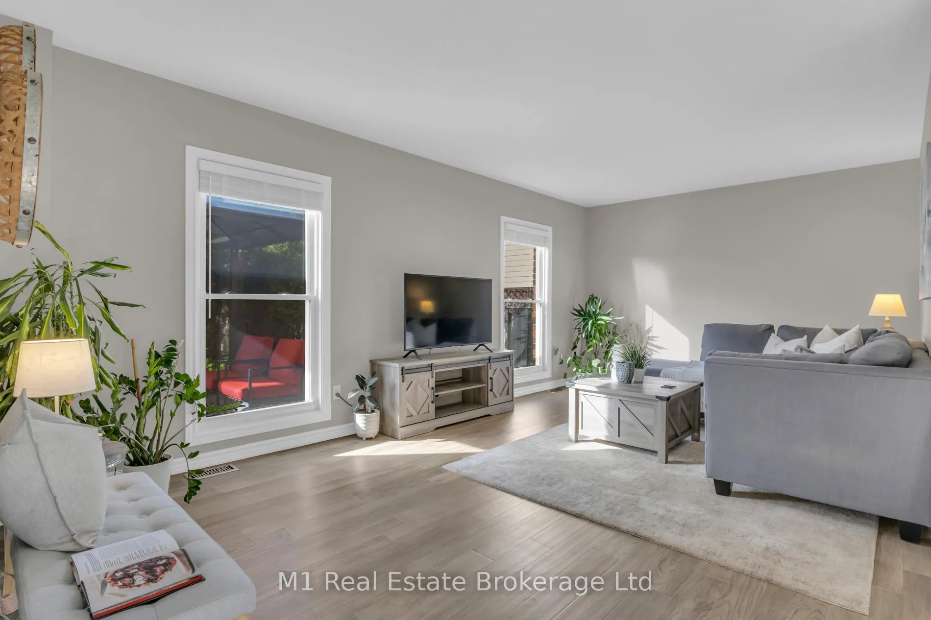 Photo 18 of 424 Millburn Boulevard, Centre Wellington, Fergus — HOMEH