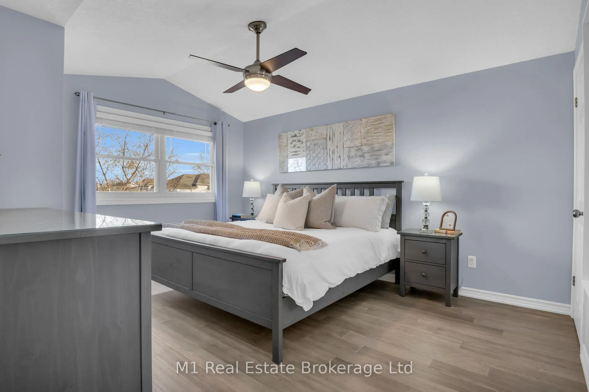 Photo 22 of 424 Millburn Boulevard, Centre Wellington, Fergus — HOMEH