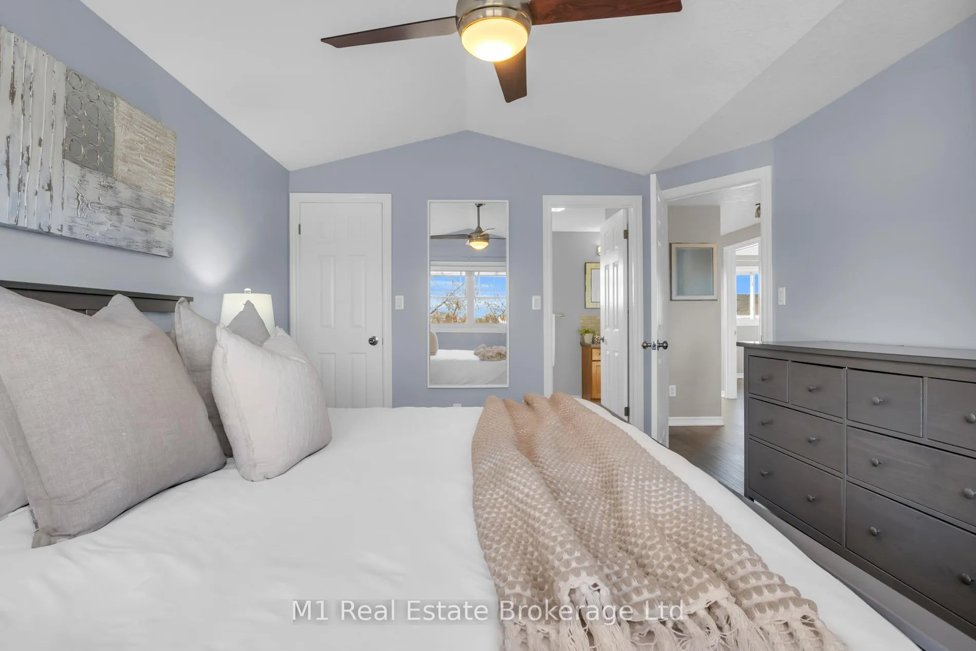 Photo 24 of 424 Millburn Boulevard, Centre Wellington, Fergus — HOMEH