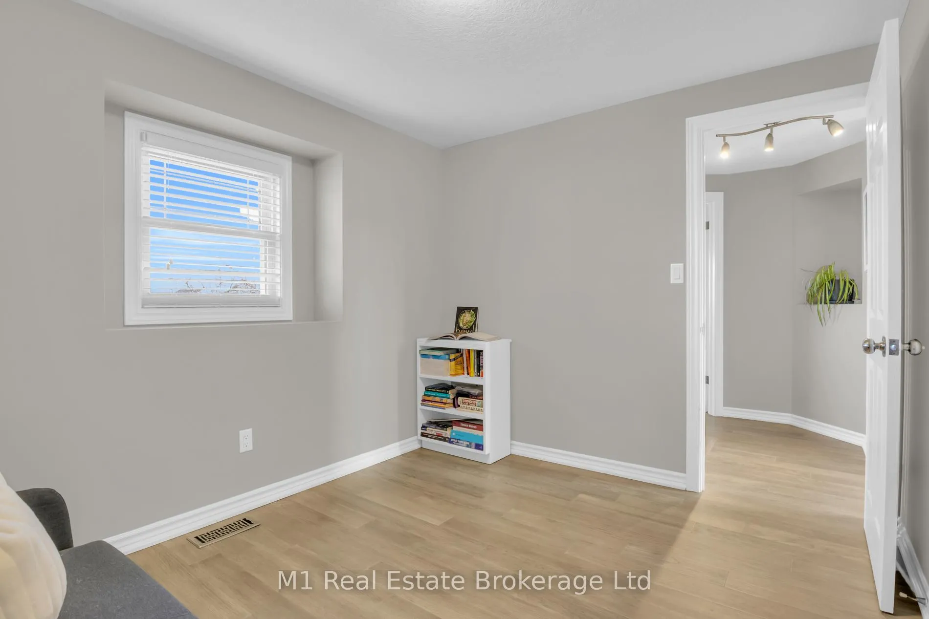 Photo 28 of 424 Millburn Boulevard, Centre Wellington, Fergus — HOMEH