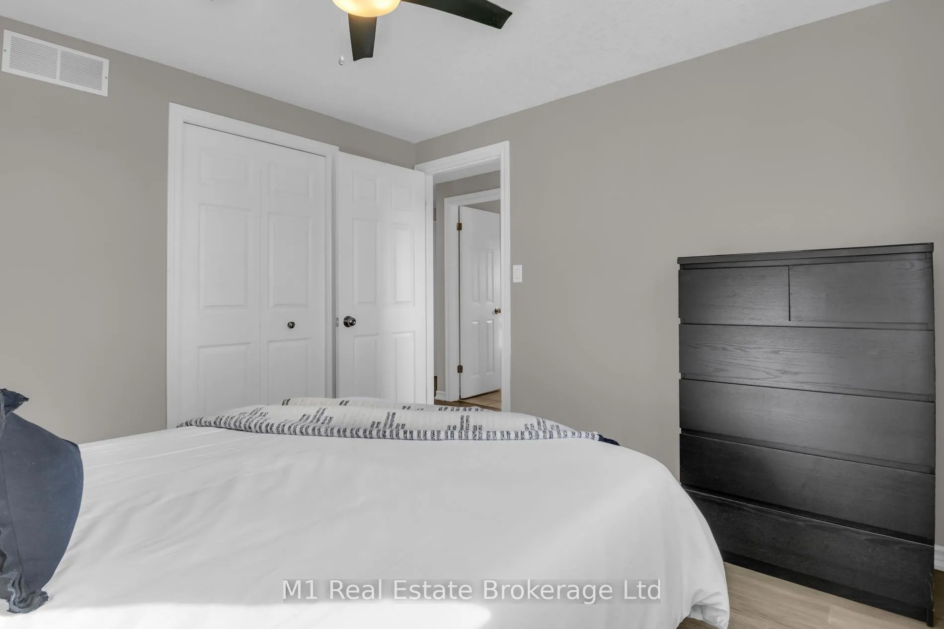 Photo 30 of 424 Millburn Boulevard, Centre Wellington, Fergus — HOMEH