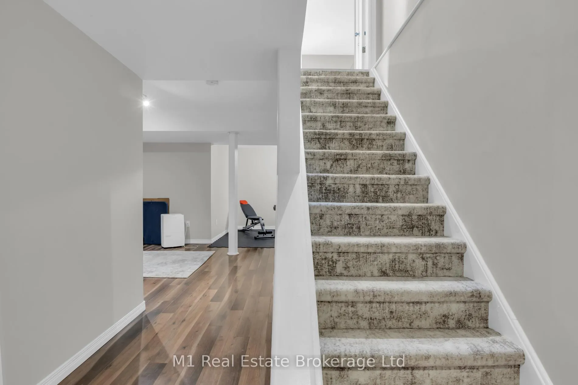 Photo 33 of 424 Millburn Boulevard, Centre Wellington, Fergus — HOMEH