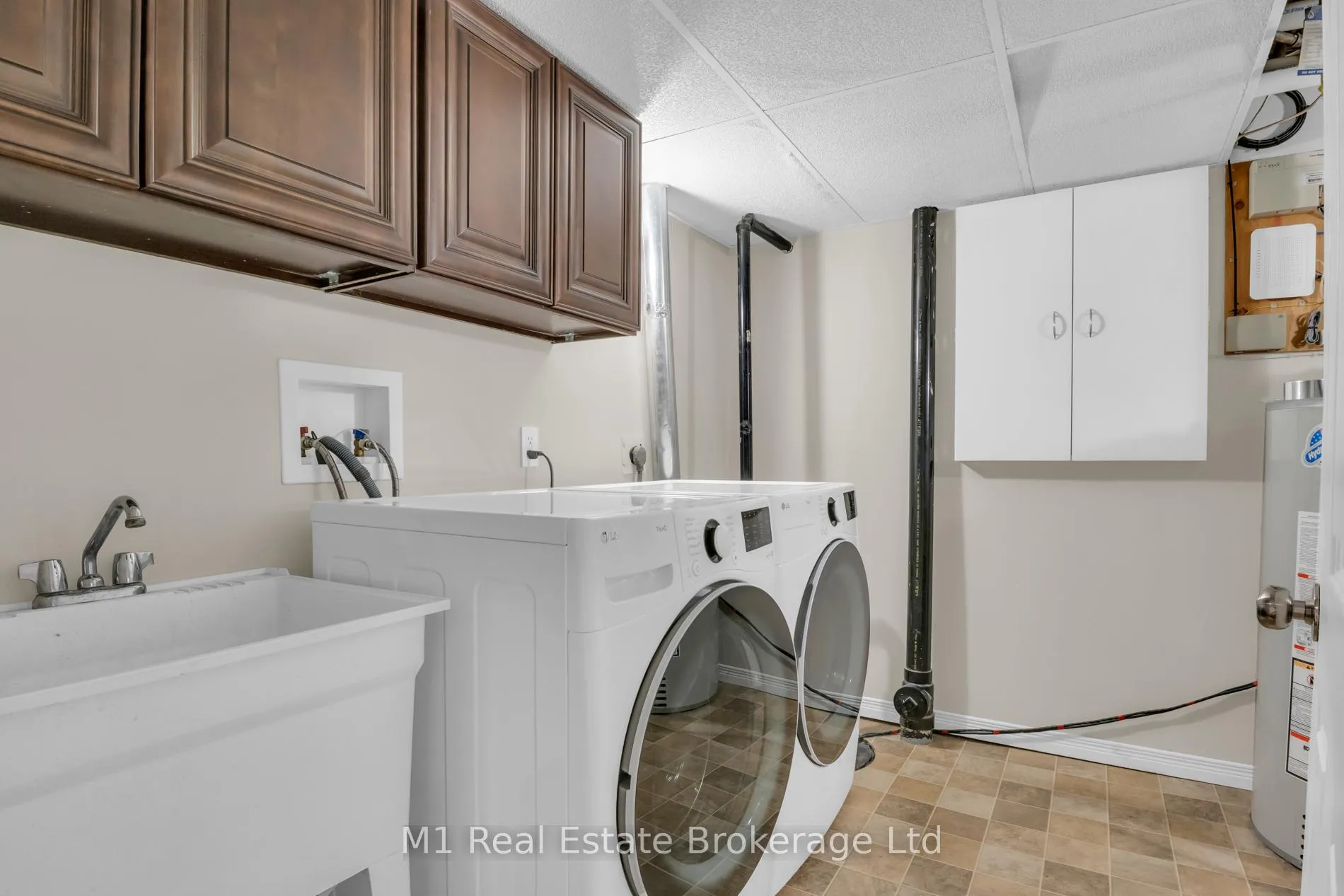 Photo 34 of 424 Millburn Boulevard, Centre Wellington, Fergus — HOMEH