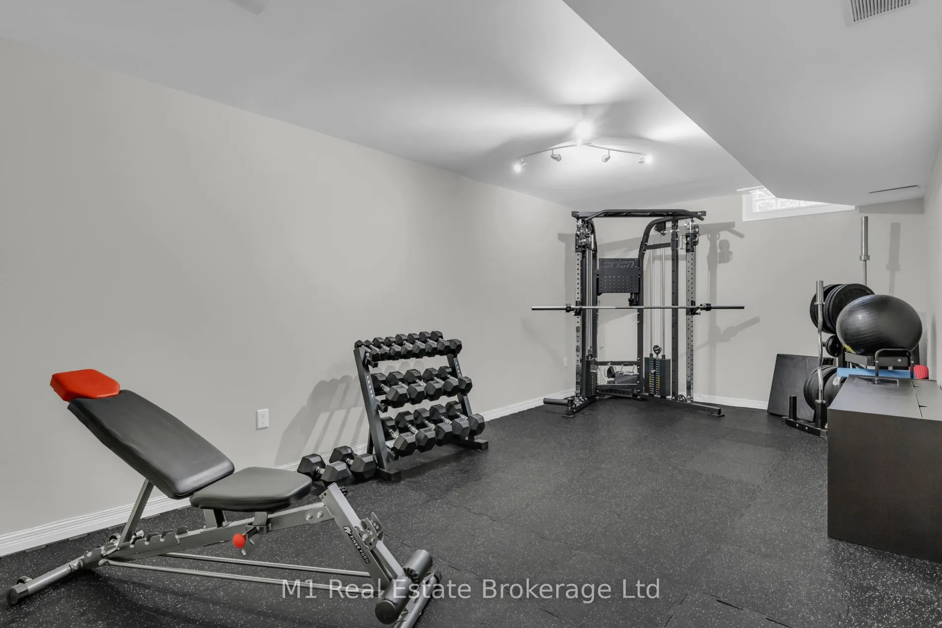Photo 36 of 424 Millburn Boulevard, Centre Wellington, Fergus — HOMEH