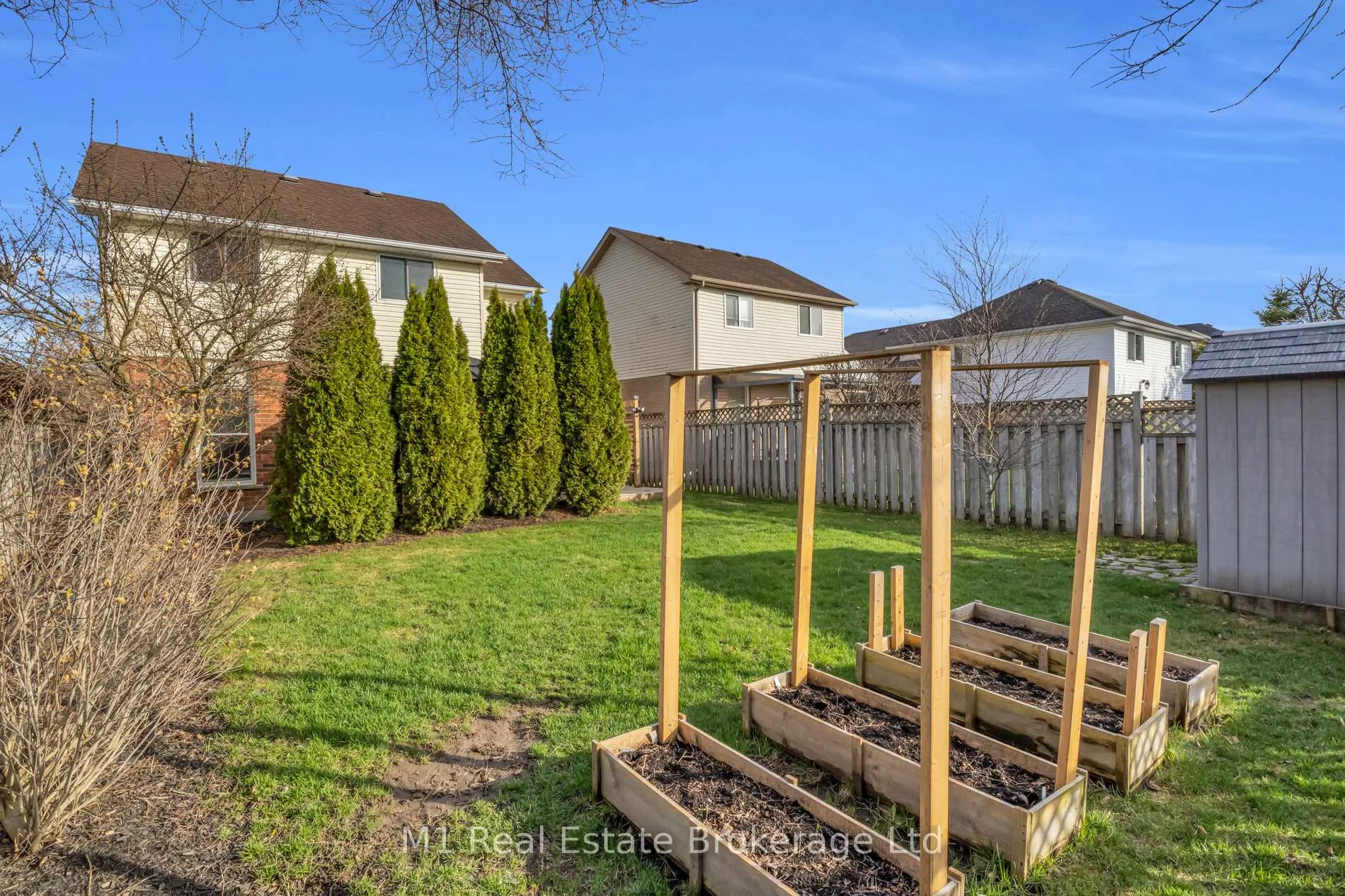 Photo 39 of 424 Millburn Boulevard, Centre Wellington, Fergus — HOMEH