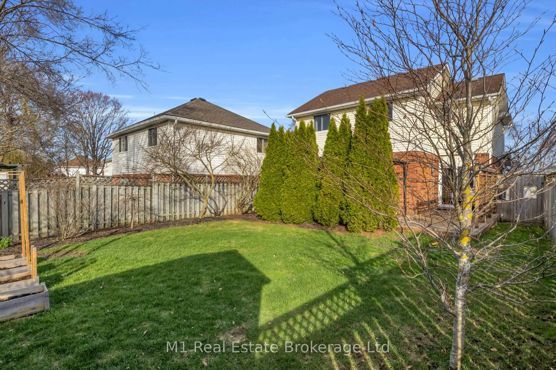 Photo 40 of 424 Millburn Boulevard, Centre Wellington, Fergus — HOMEH