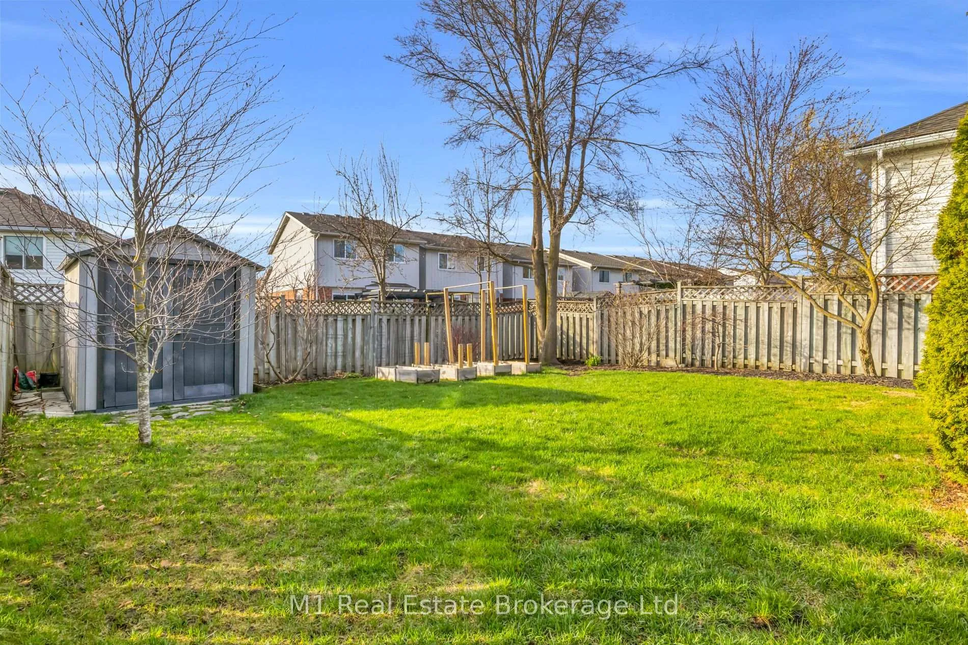 Photo 43 of 424 Millburn Boulevard, Centre Wellington, Fergus — HOMEH