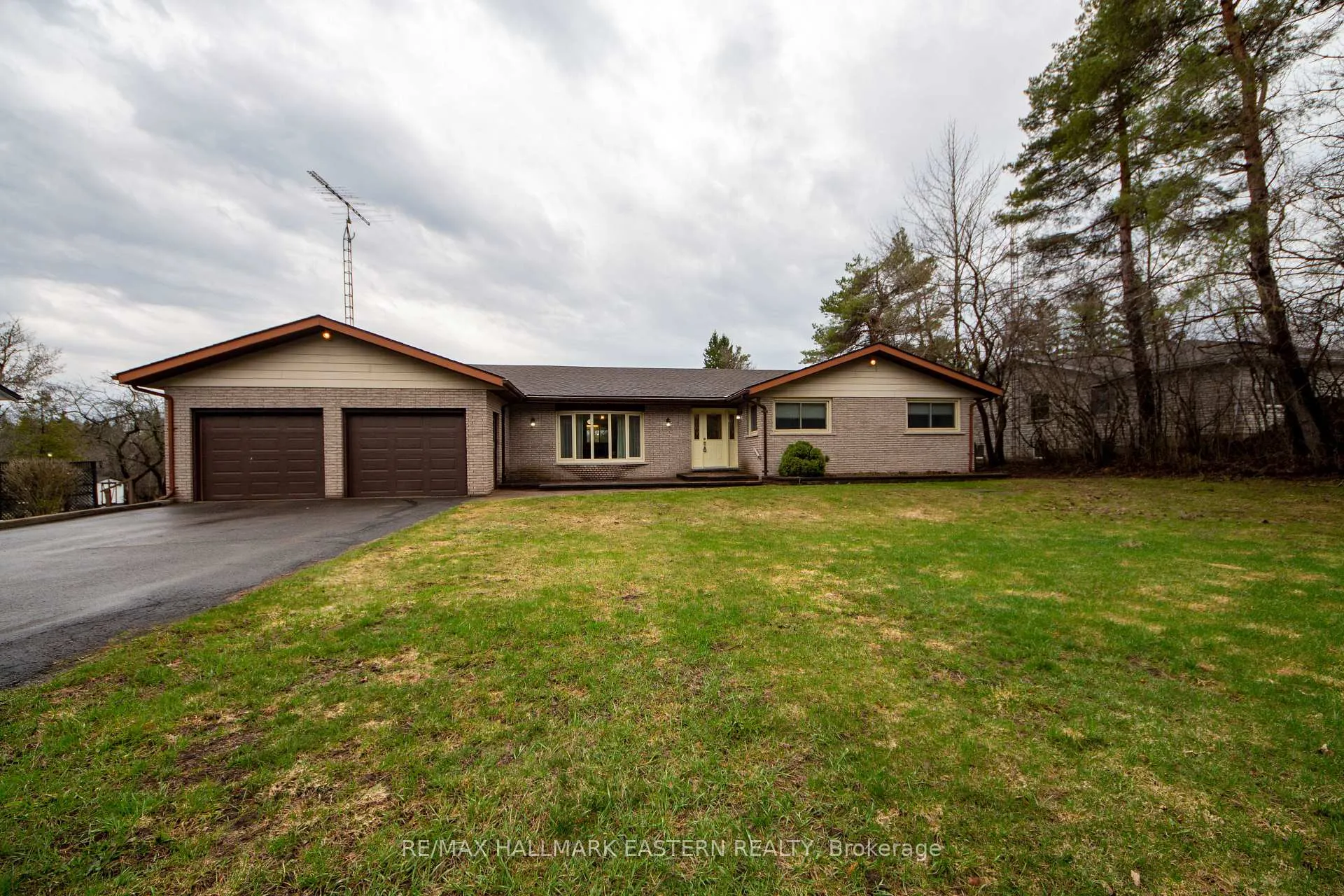 Photo 1 of 1239 7th Line, Selwyn — HOMEH