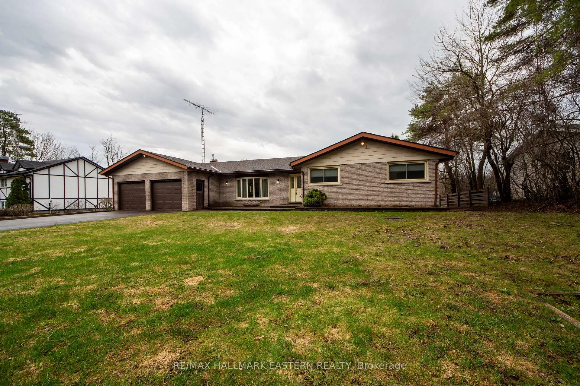 Photo 2 of 1239 7th Line, Selwyn — HOMEH