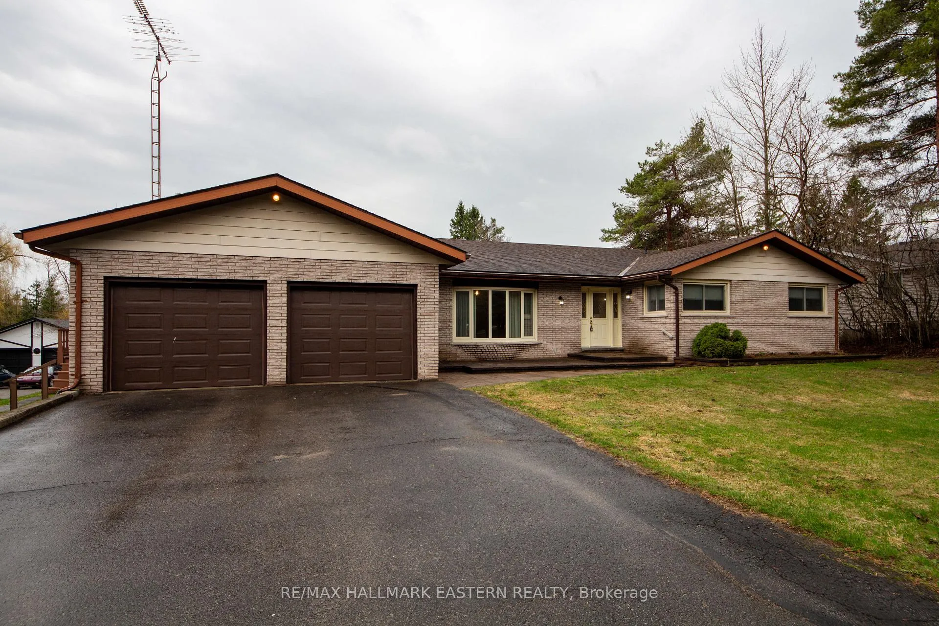 Photo 3 of 1239 7th Line, Selwyn — HOMEH