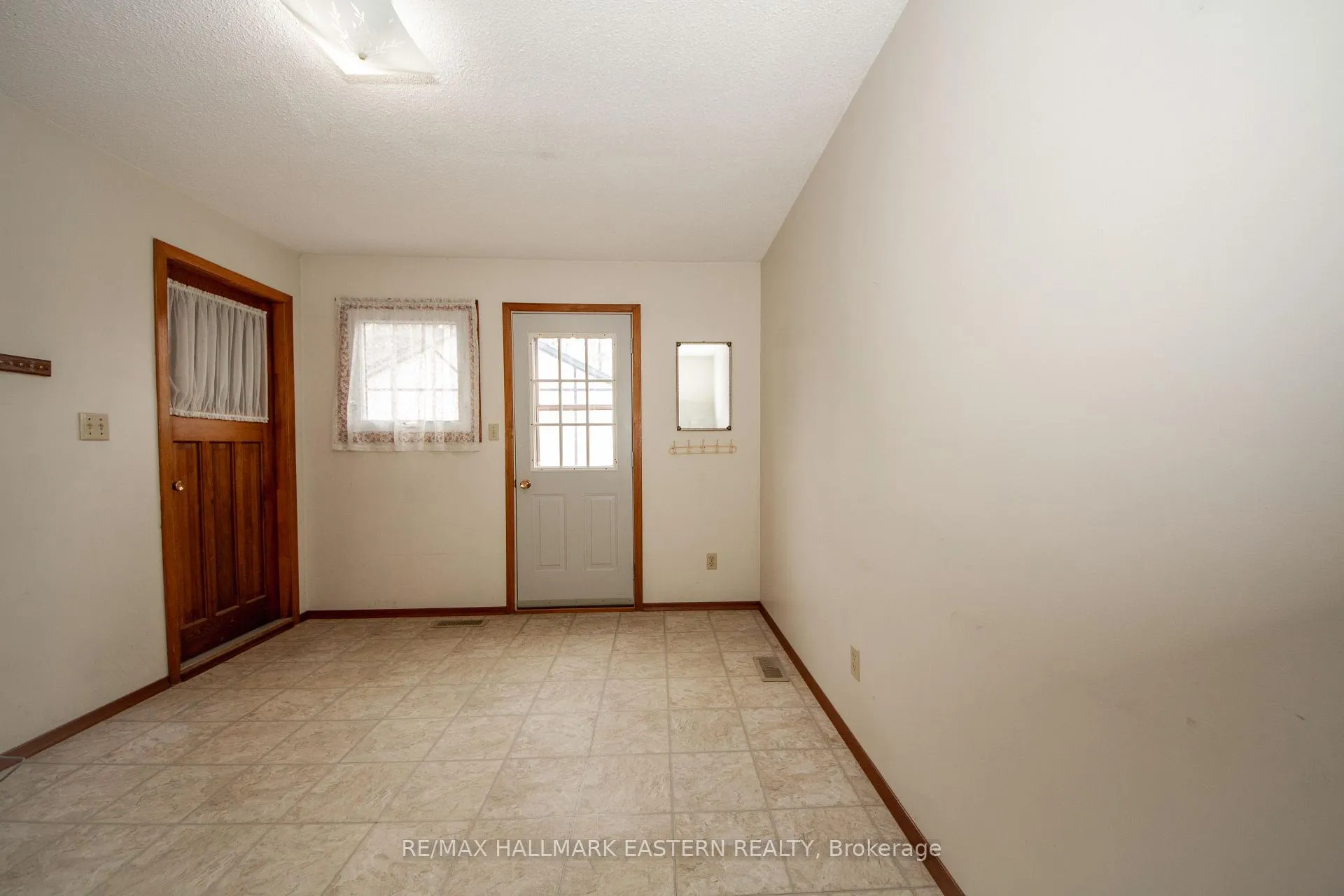 Photo 4 of 1239 7th Line, Selwyn — HOMEH