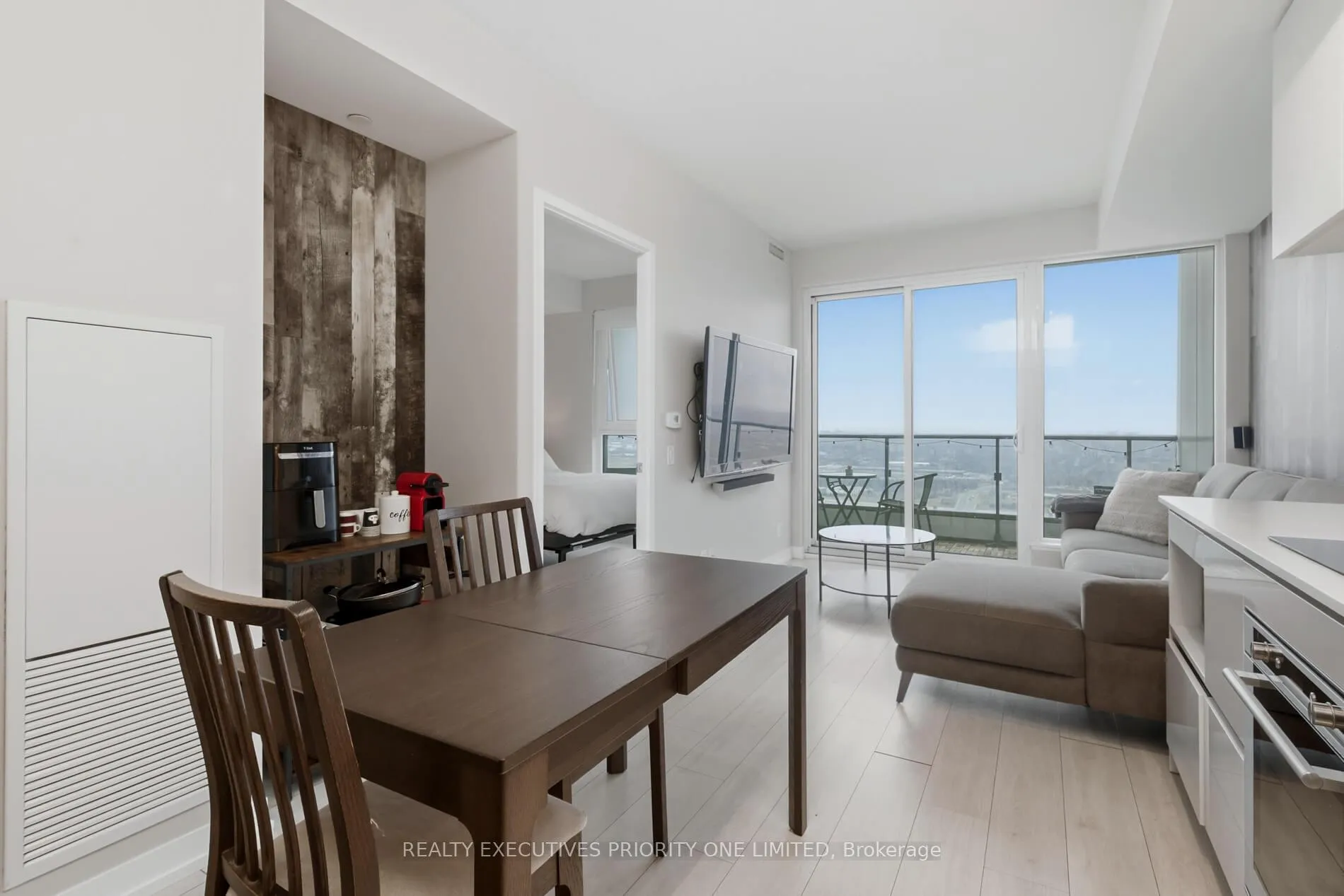 Photo 9 of Unit 5606, 5 Buttermill Avenue, Vaughan, Vaughan Corporate Centre — HOMEH