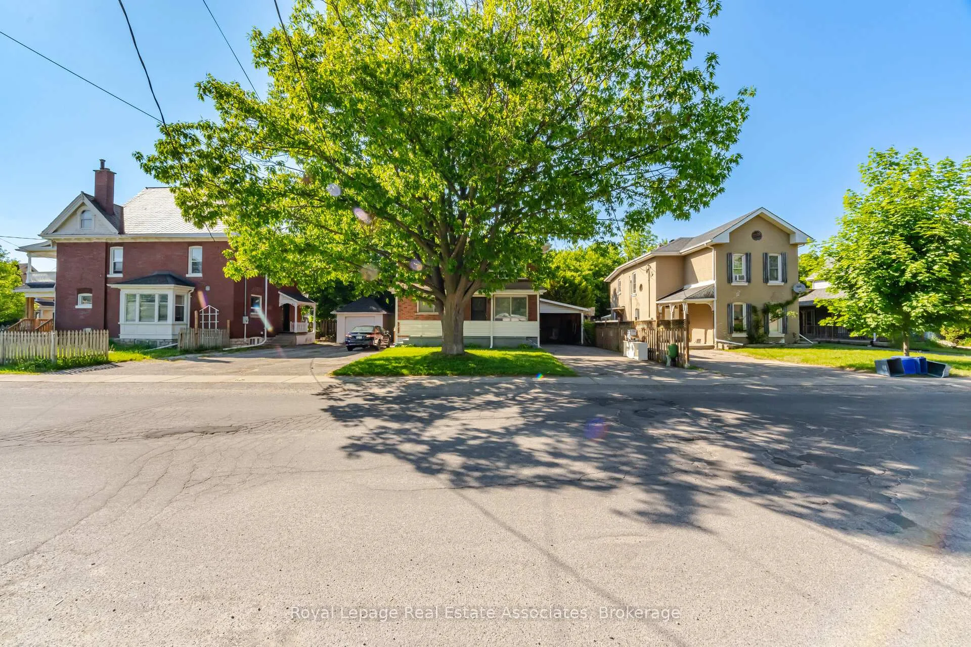 Photo 3 of Unit A, 22 St James Street, Brantford, North Ward — HOMEH