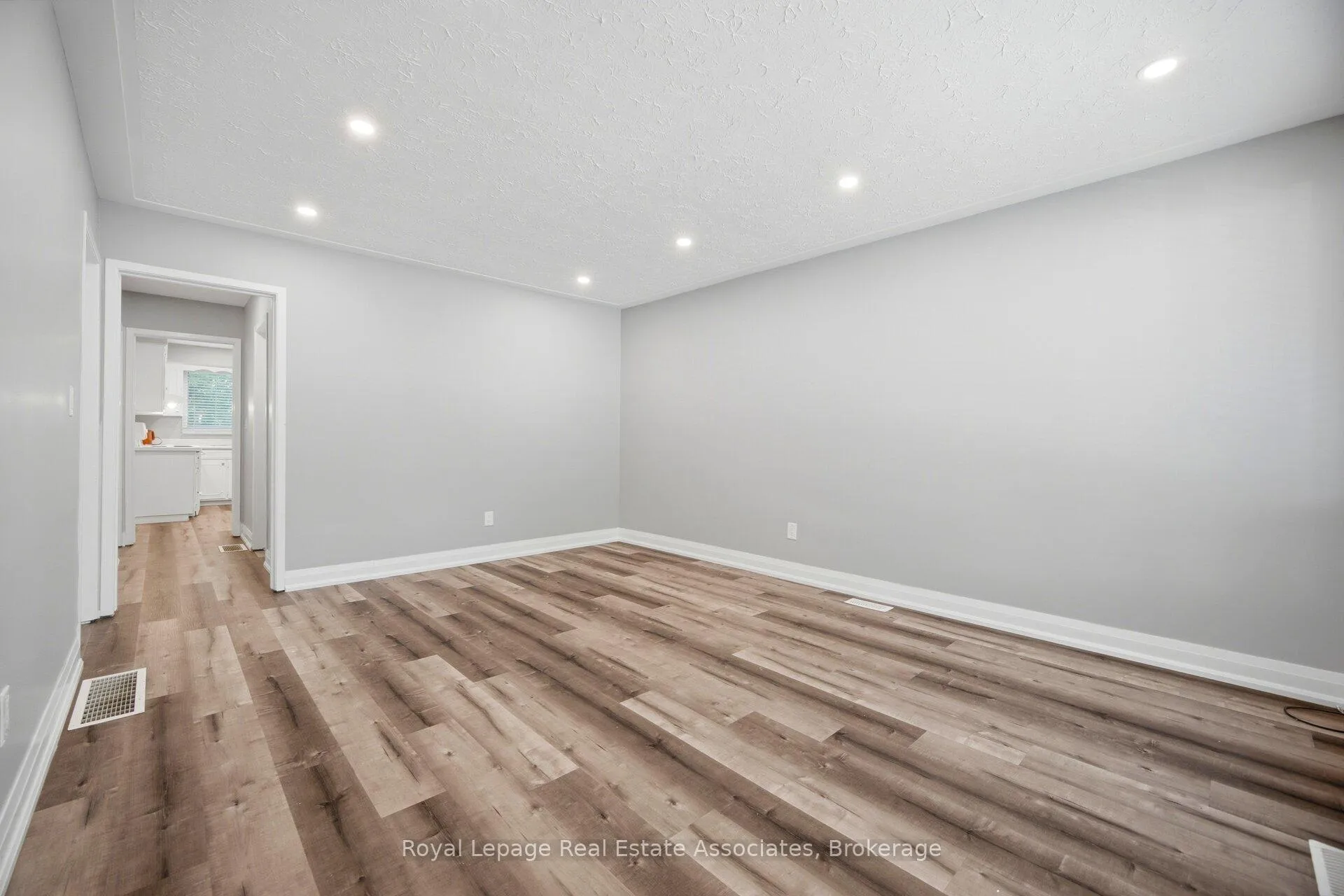 Photo 10 of Unit A, 22 St James Street, Brantford, North Ward — HOMEH