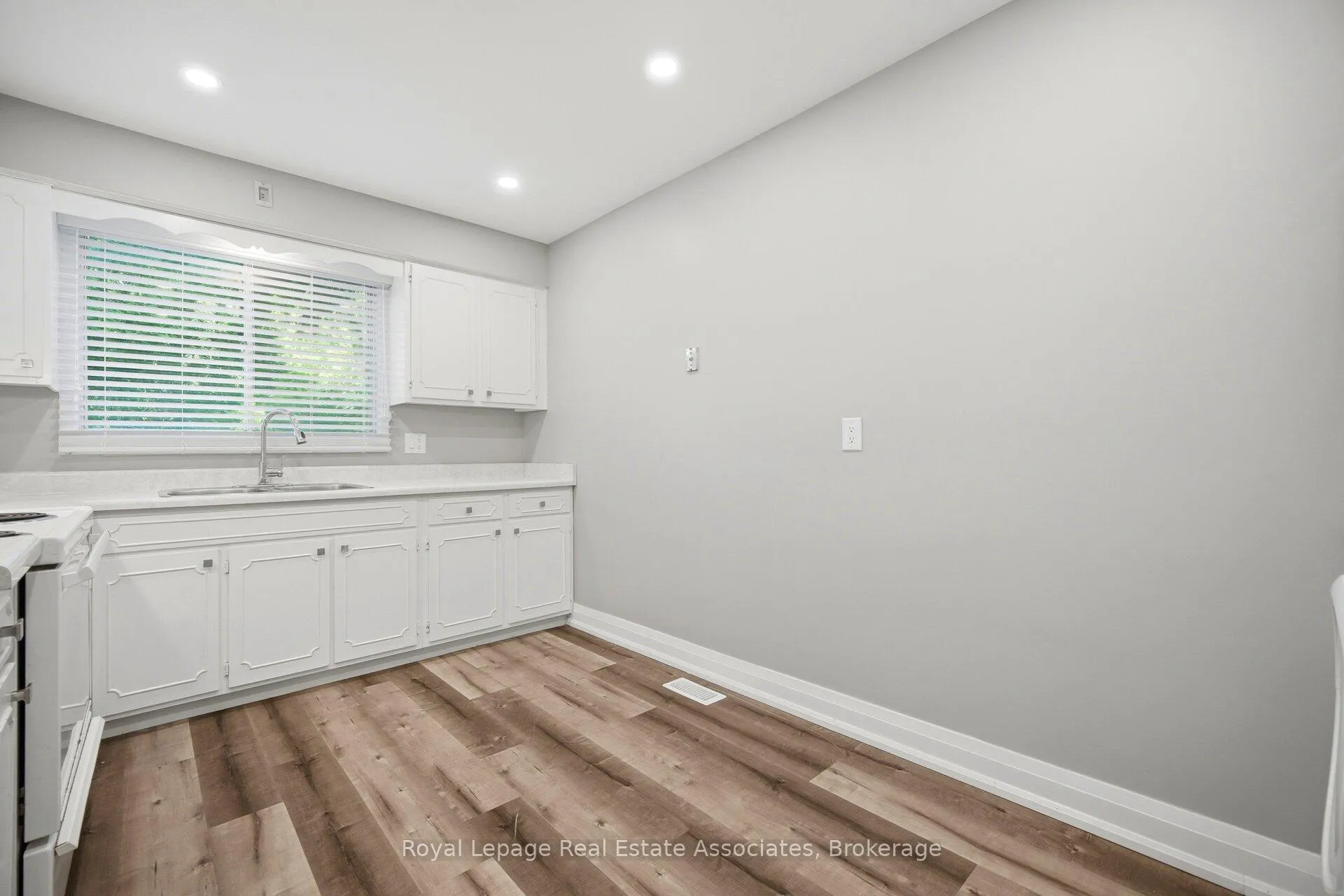 Photo 15 of Unit A, 22 St James Street, Brantford, North Ward — HOMEH