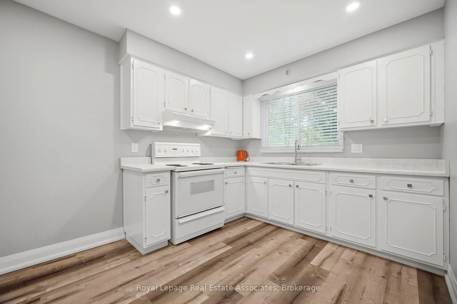 Photo 16 of Unit A, 22 St James Street, Brantford, North Ward — HOMEH