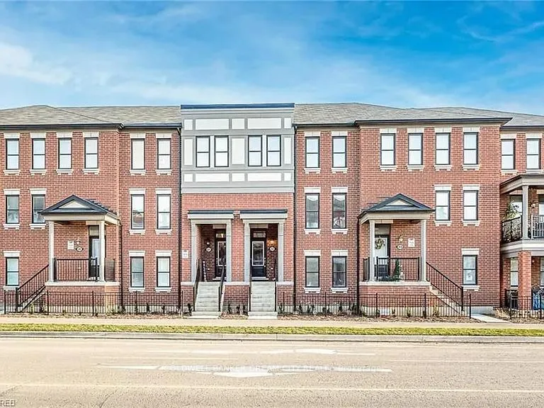 Photo 1 of Unit Unit#20, 1285 Sycamore Gardens, Milton, Cobban — HOMEH