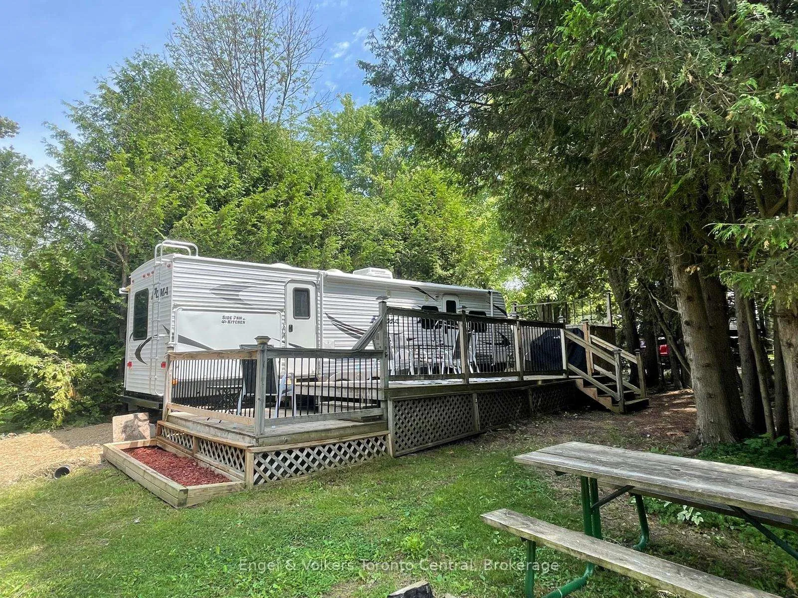 Front of Unit C25, 7489 Sideroad 5 E