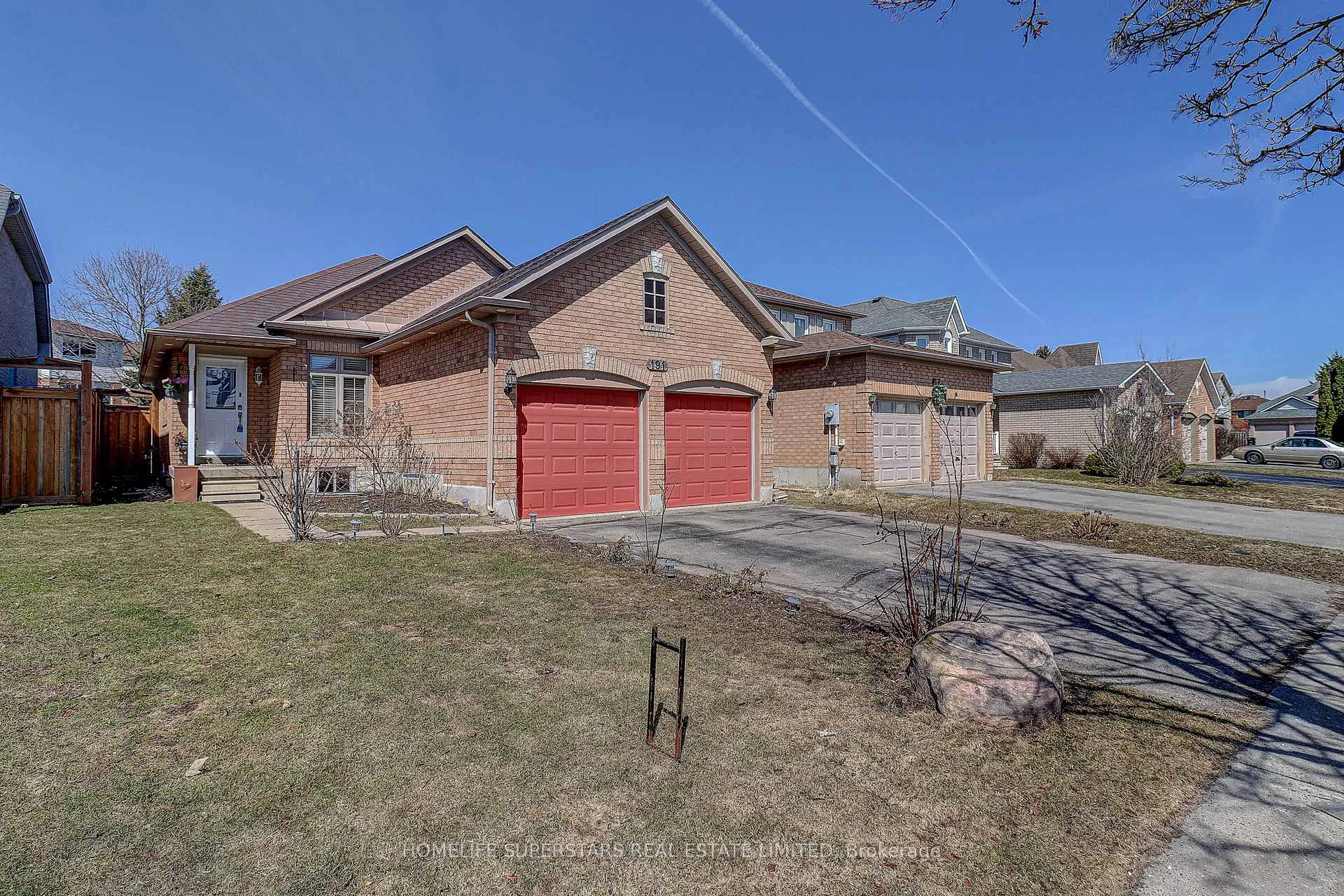 Photo 2 of 191 Wessenger Drive, Barrie, Holly — HOMEH