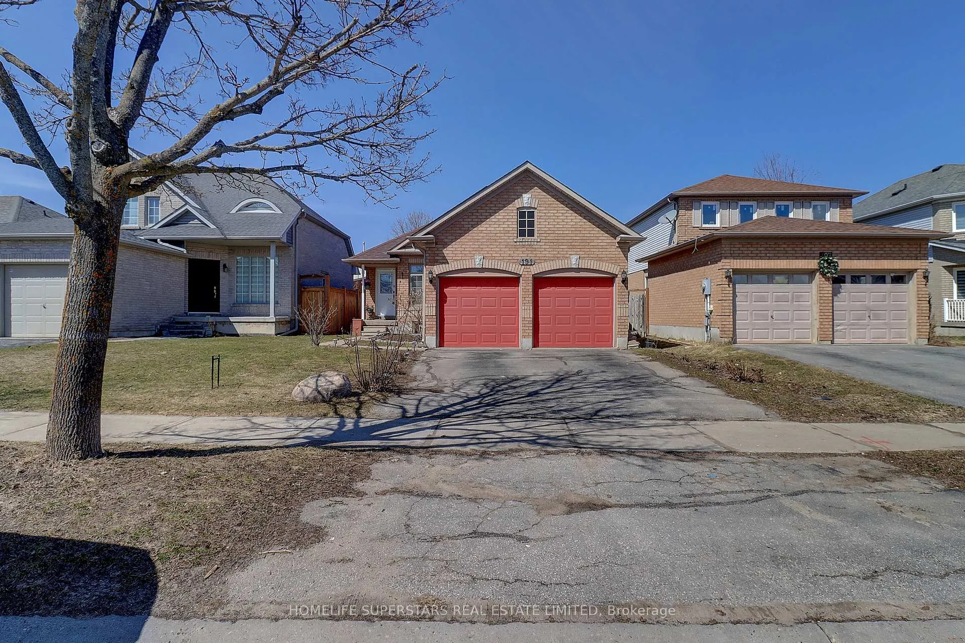 Photo 3 of 191 Wessenger Drive, Barrie, Holly — HOMEH