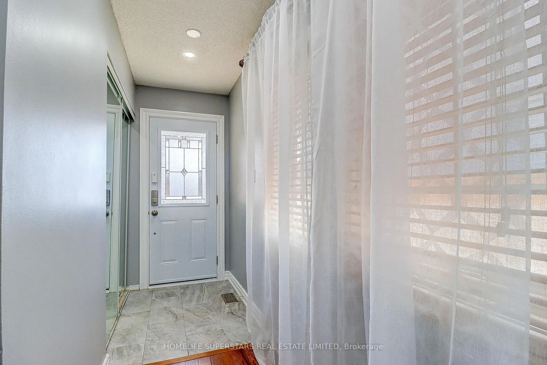 Photo 4 of 191 Wessenger Drive, Barrie, Holly — HOMEH
