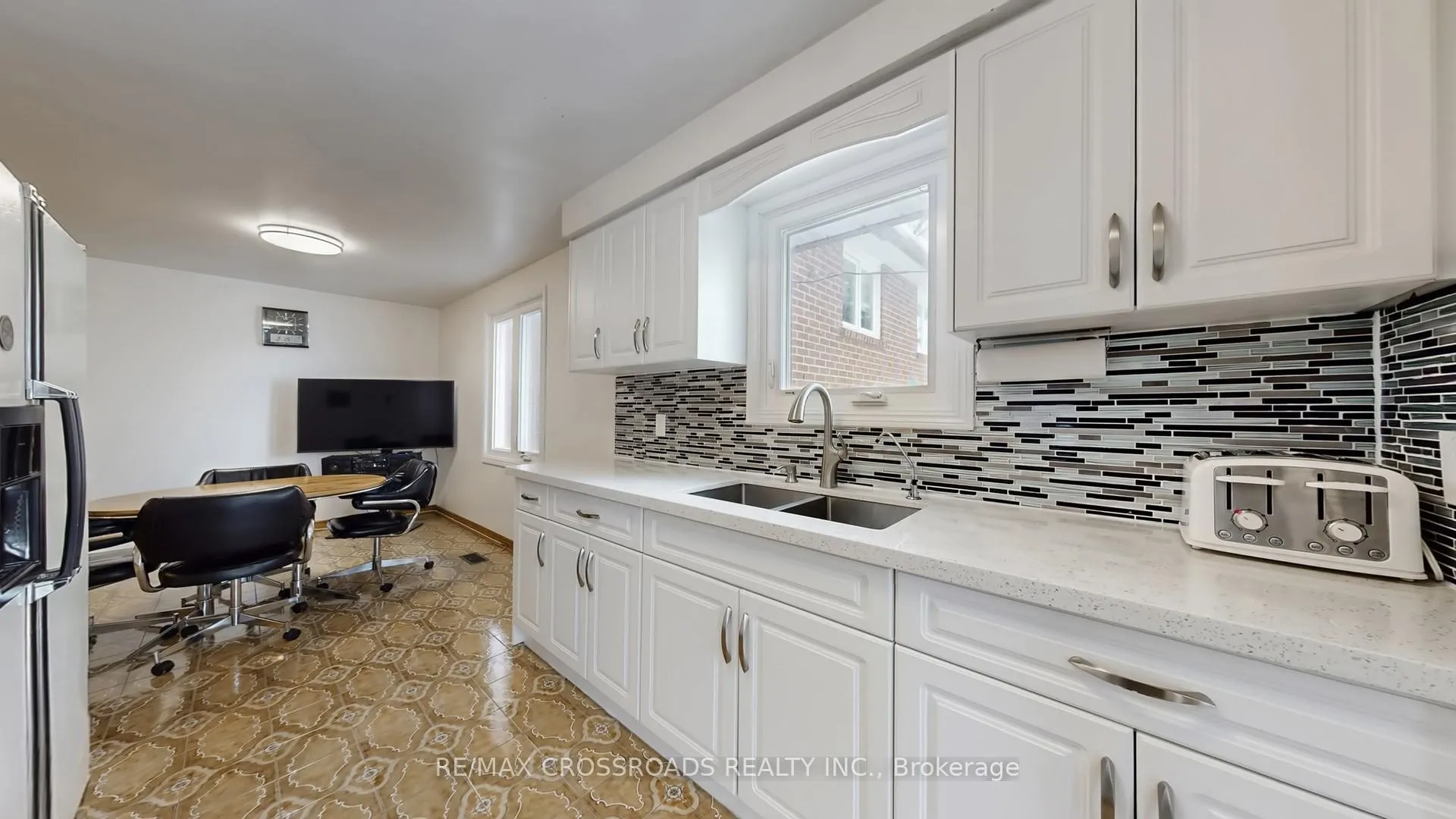 Photo 13 of 93A Wanstead Avenue, Scarborough, Oakridge — HOMEH