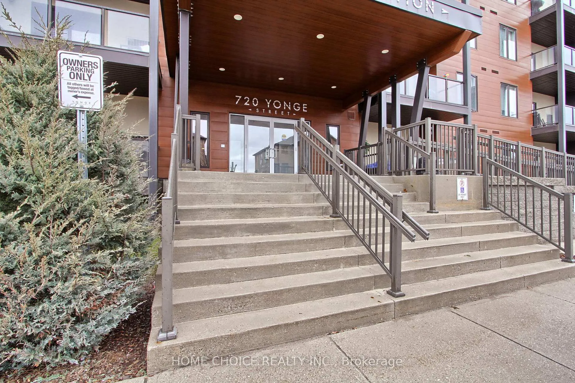 Photo 3 of Unit 301, 720 Yonge Street E, Barrie, Painswick South — HOMEH