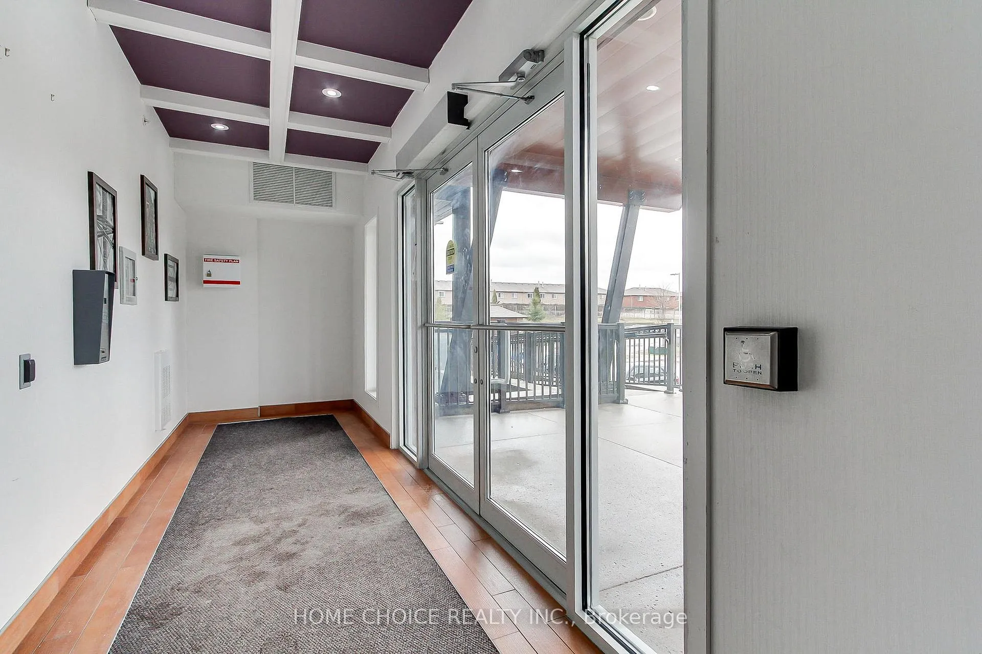 Photo 4 of Unit 301, 720 Yonge Street E, Barrie, Painswick South — HOMEH