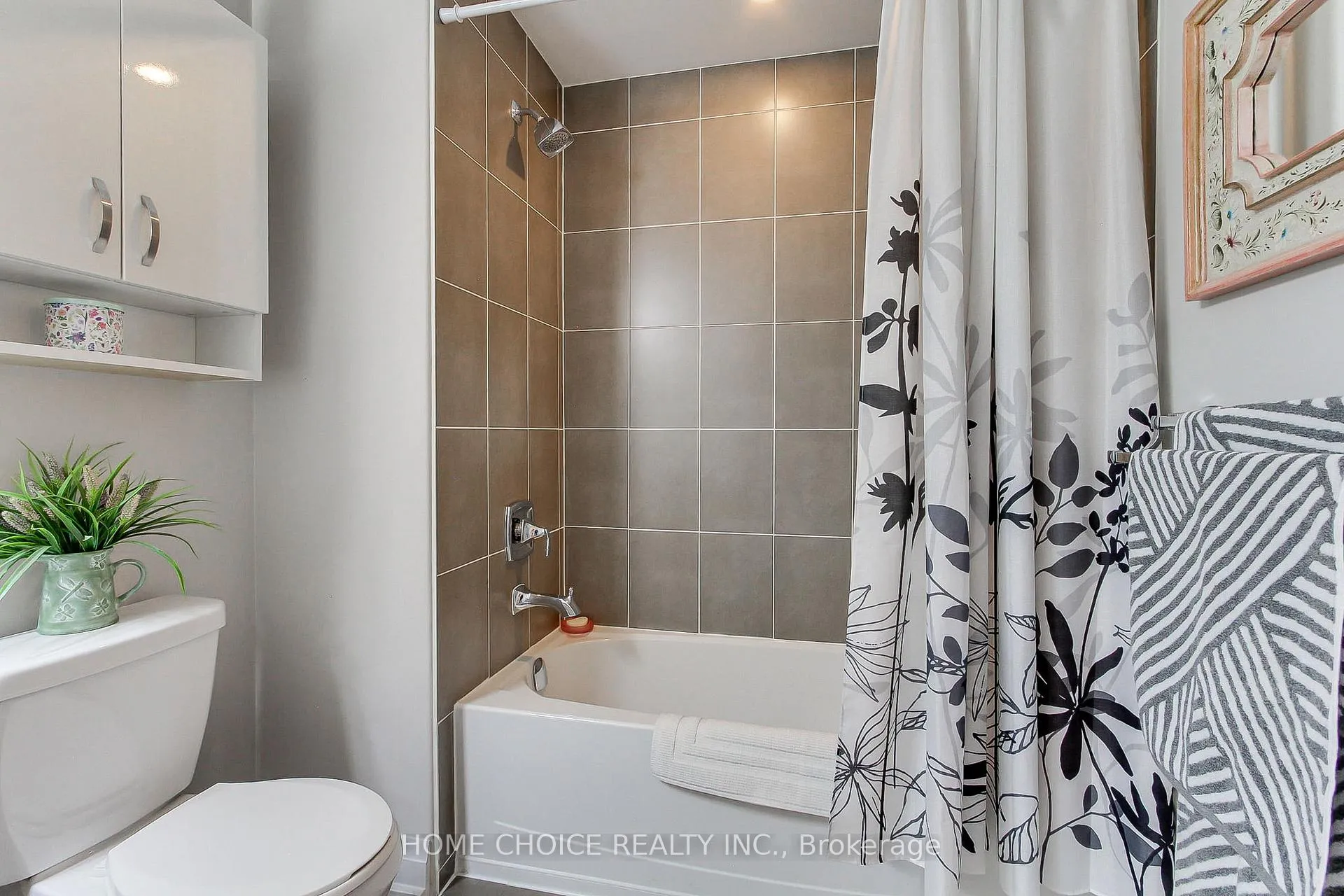 Photo 31 of Unit 301, 720 Yonge Street E, Barrie, Painswick South — HOMEH