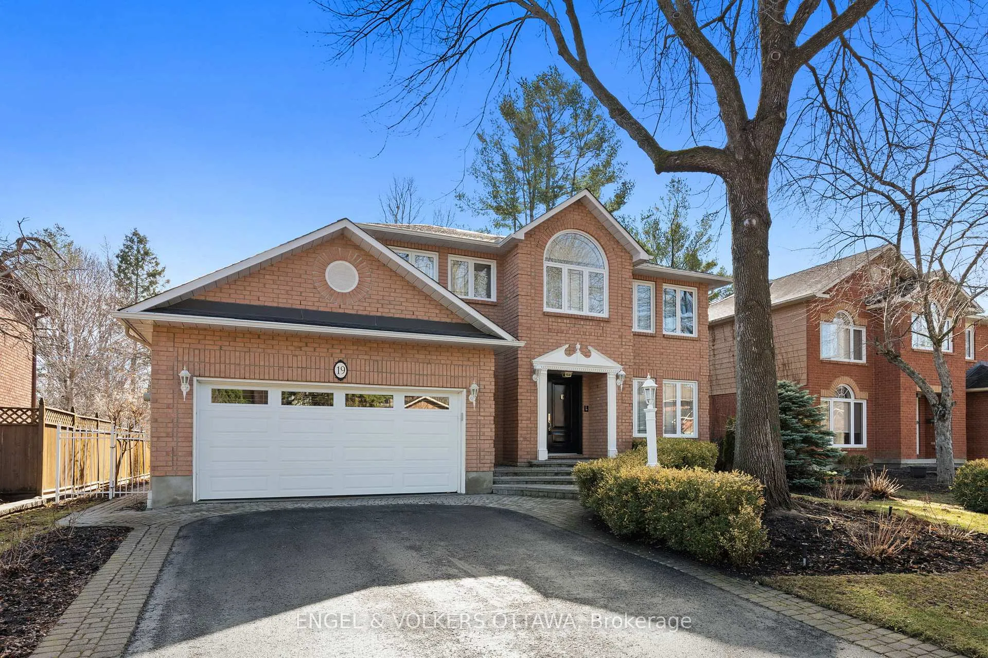 Photo 2 of 19 Kimmins Court, Ottawa, Kanata - Beaverbrook — HOMEH
