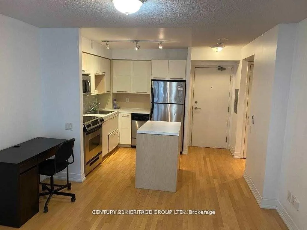 Photo 7 of Unit 704, 21 Carlton Street, Toronto, Church-Yonge Corridor — HOMEH