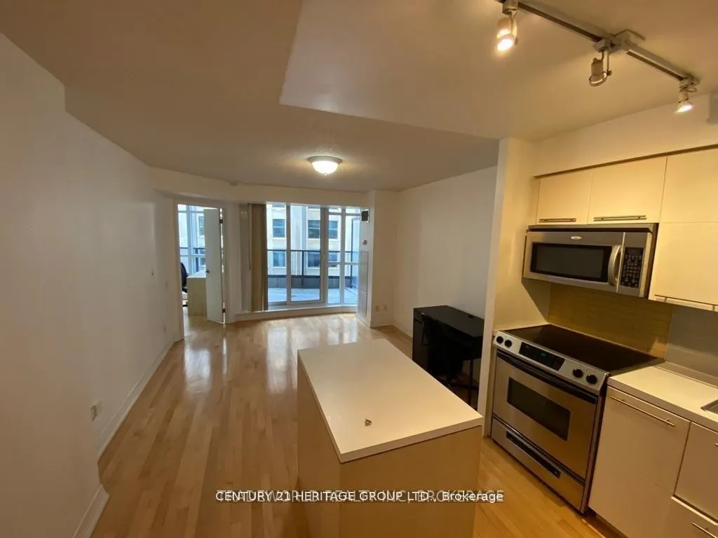 Photo 8 of Unit 704, 21 Carlton Street, Toronto, Church-Yonge Corridor — HOMEH