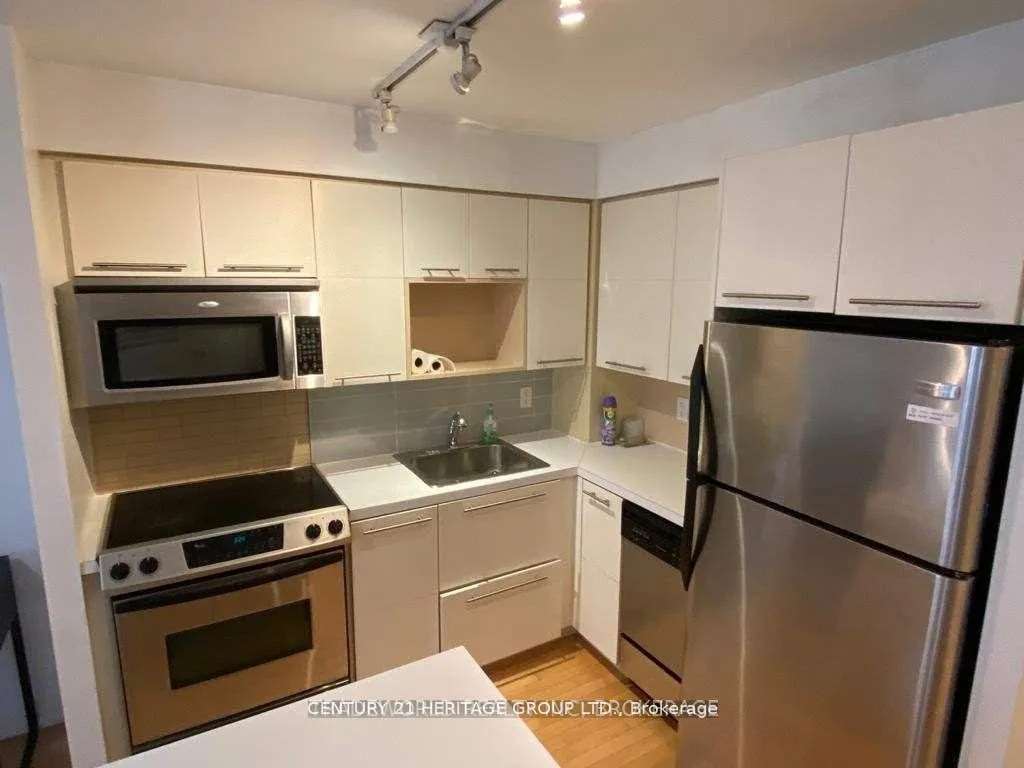 Photo 9 of Unit 704, 21 Carlton Street, Toronto, Church-Yonge Corridor — HOMEH