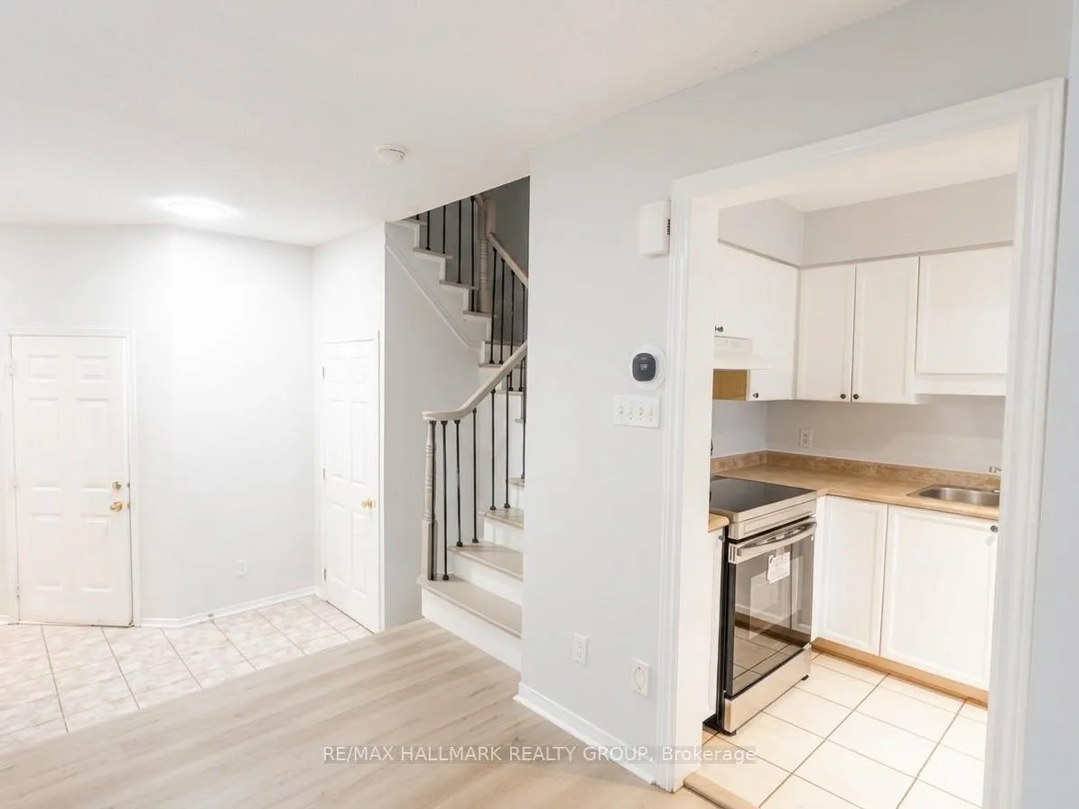 Photo 3 of 95 Hemlo Crescent, Ottawa, Kanata - Kanata Lakes/Heritage Hills — HOMEH