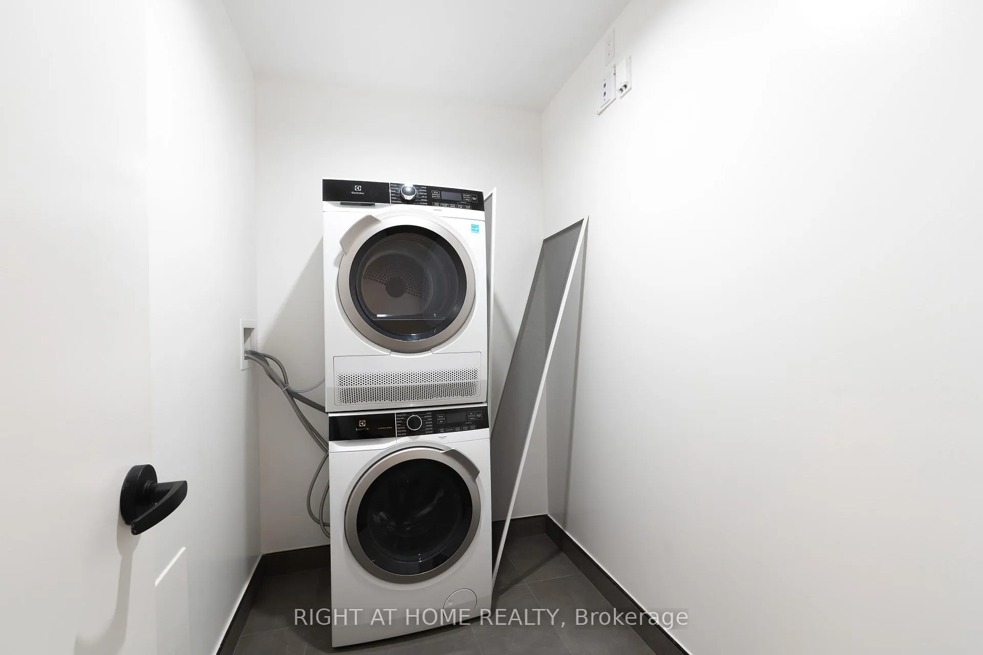 Photo 18 of Unit 201, 1598 Queen Street E, Toronto, Greenwood-Coxwell — HOMEH