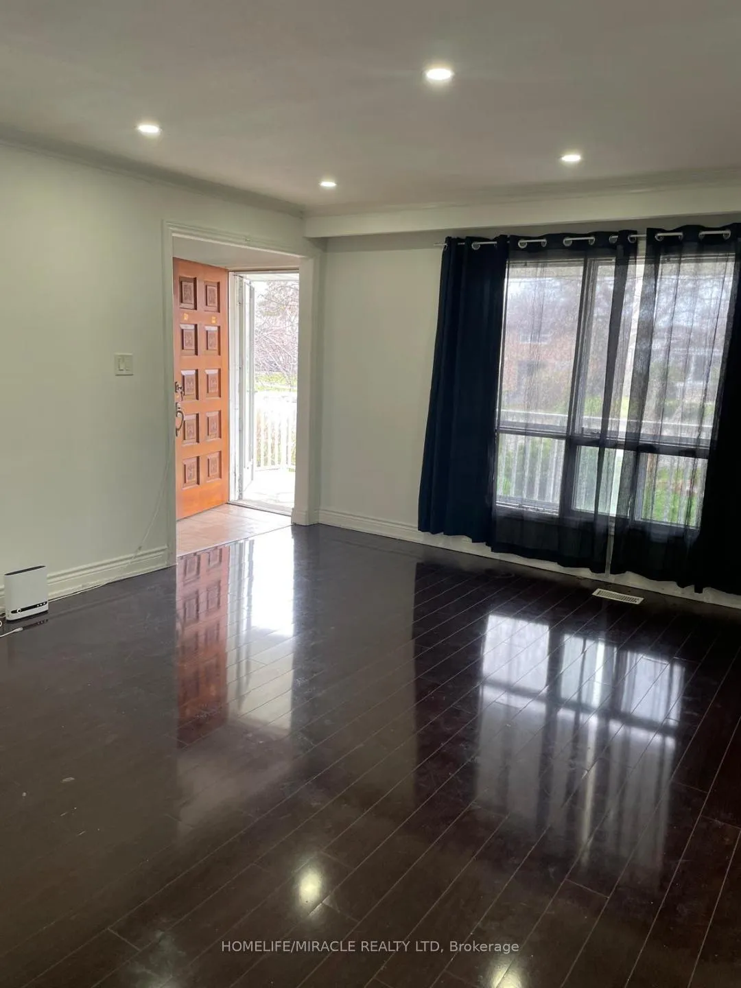 Photo 2 of Unit main, 422 Brimorton Drive, Scarborough, Woburn — HOMEH