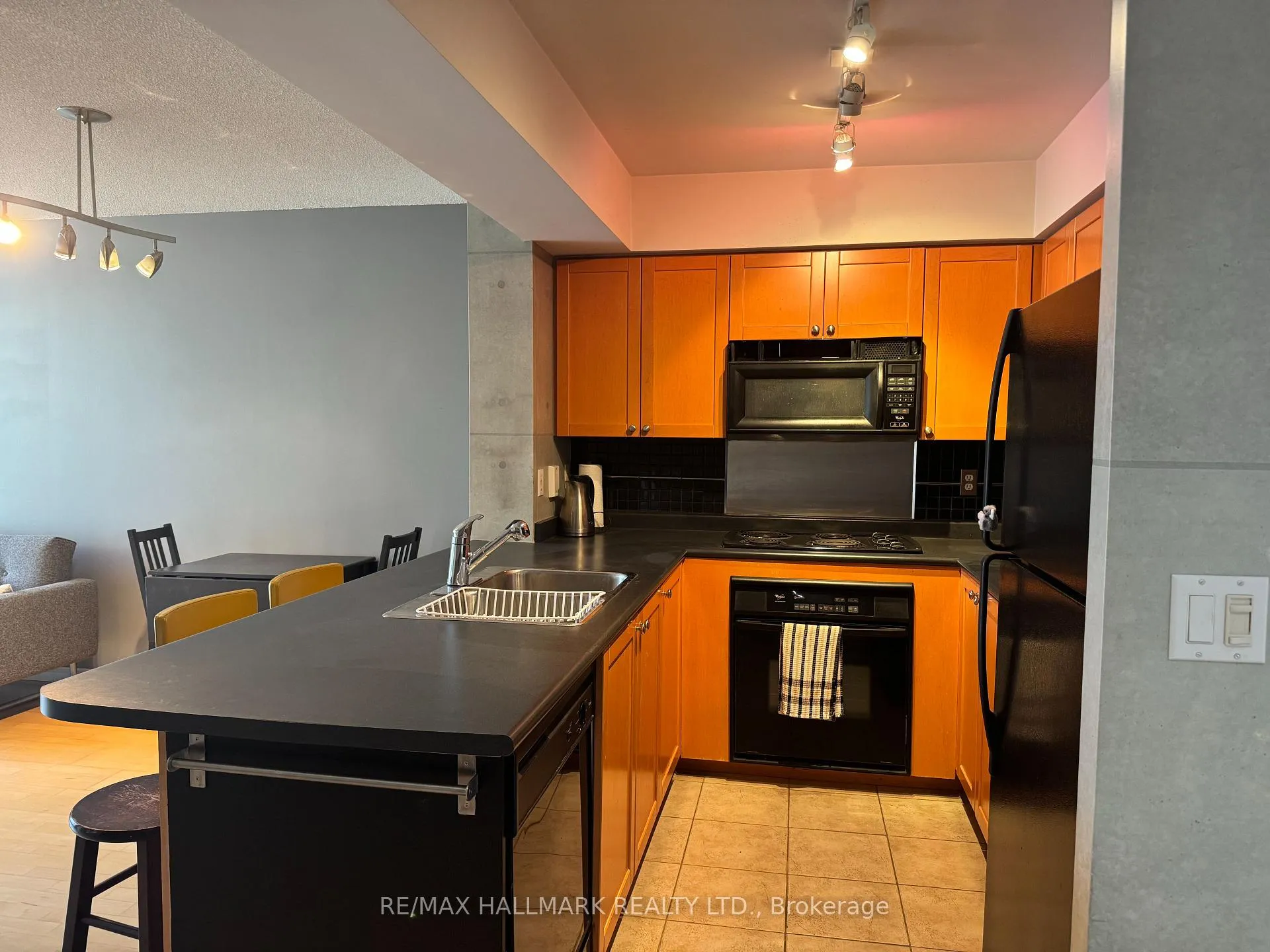 Photo 4 of Unit PH07, 330 Adelaide Street E, Toronto, Moss Park — HOMEH