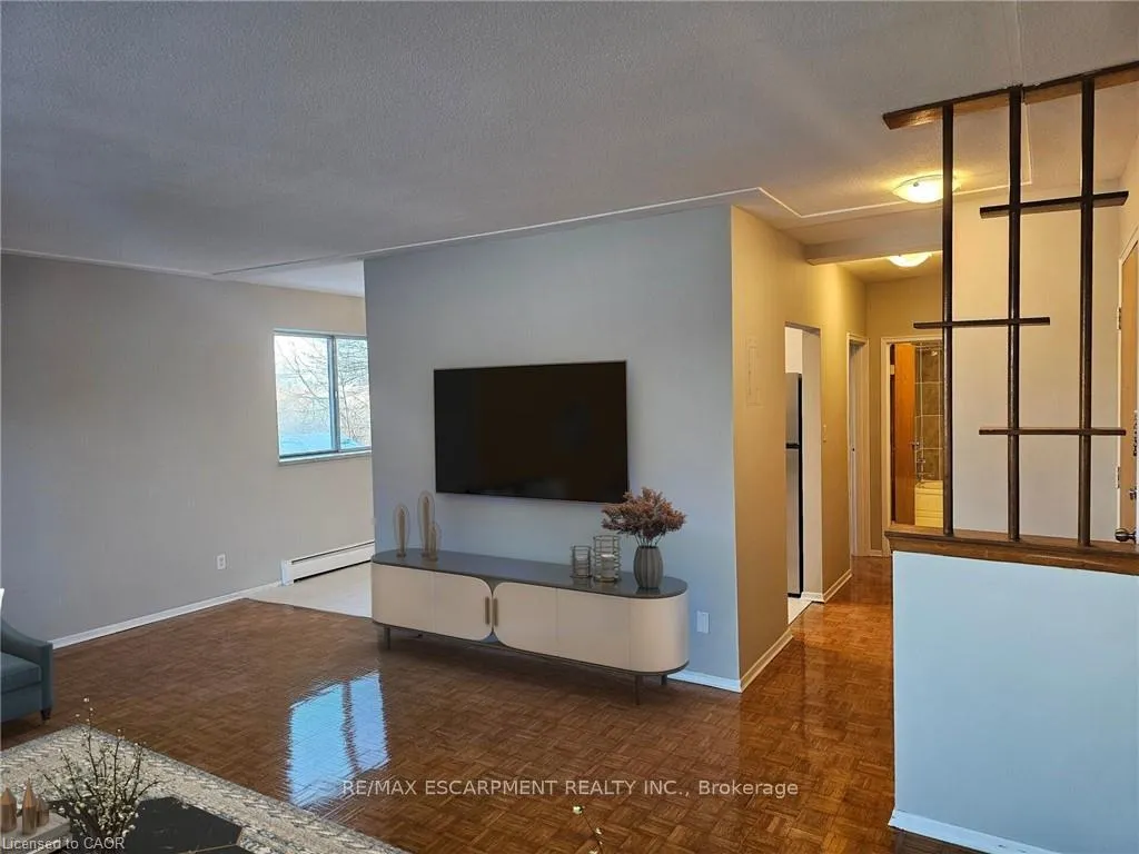Photo 2 of Unit B2, 2205 King Street E, Hamilton, Glenview — HOMEH