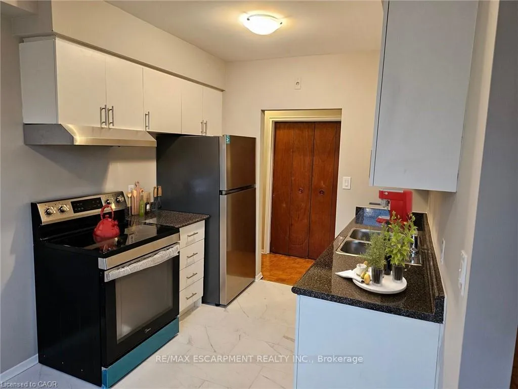 Photo 4 of Unit B2, 2205 King Street E, Hamilton, Glenview — HOMEH