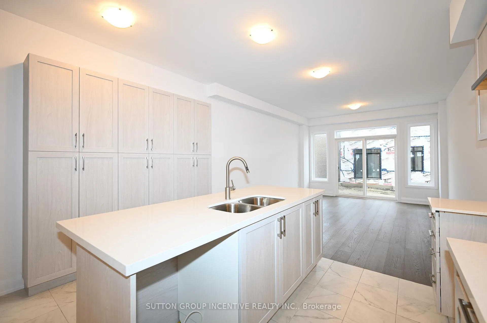 Photo 4 of Unit 1, 32 Winery Way, Barrie, Rural Barrie Southeast — HOMEH