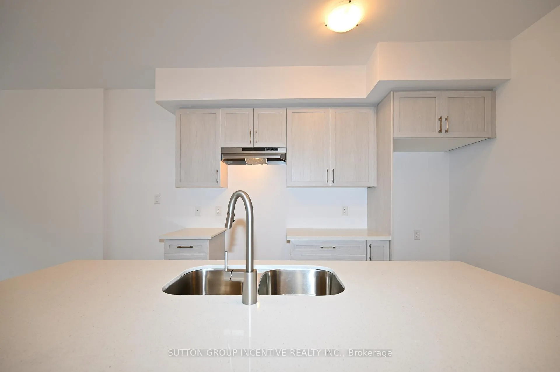 Photo 5 of Unit 1, 32 Winery Way, Barrie, Rural Barrie Southeast — HOMEH