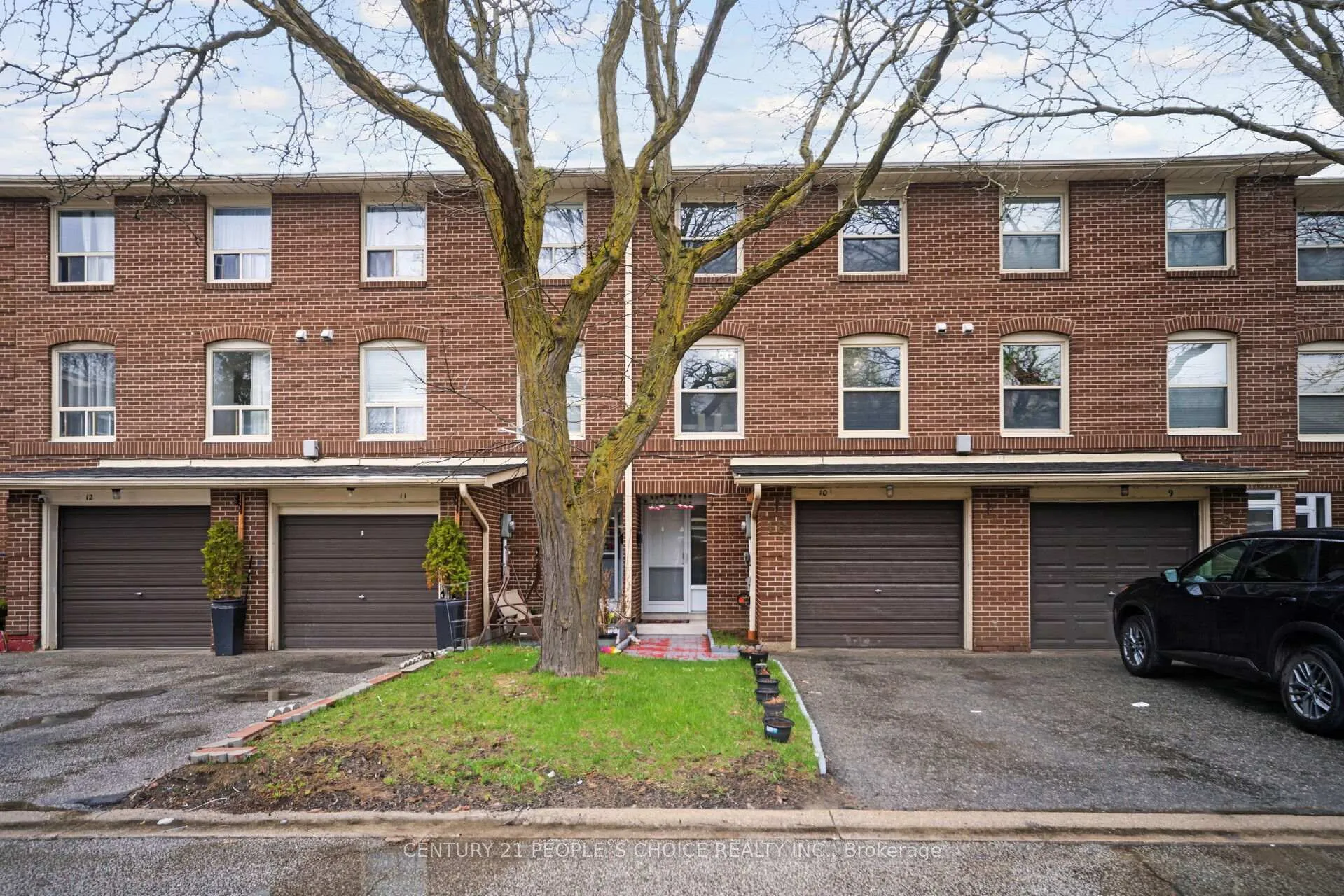 Front of 10 Eden Park Drive