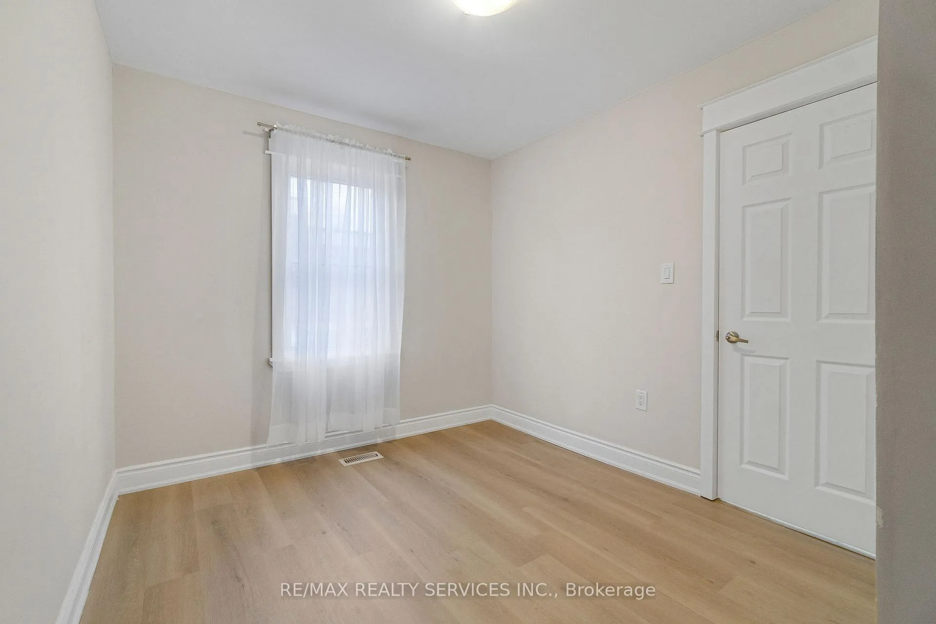 Photo 15 of Unit Upper, 171 Britannia Avenue, Hamilton, Crown Point — HOMEH